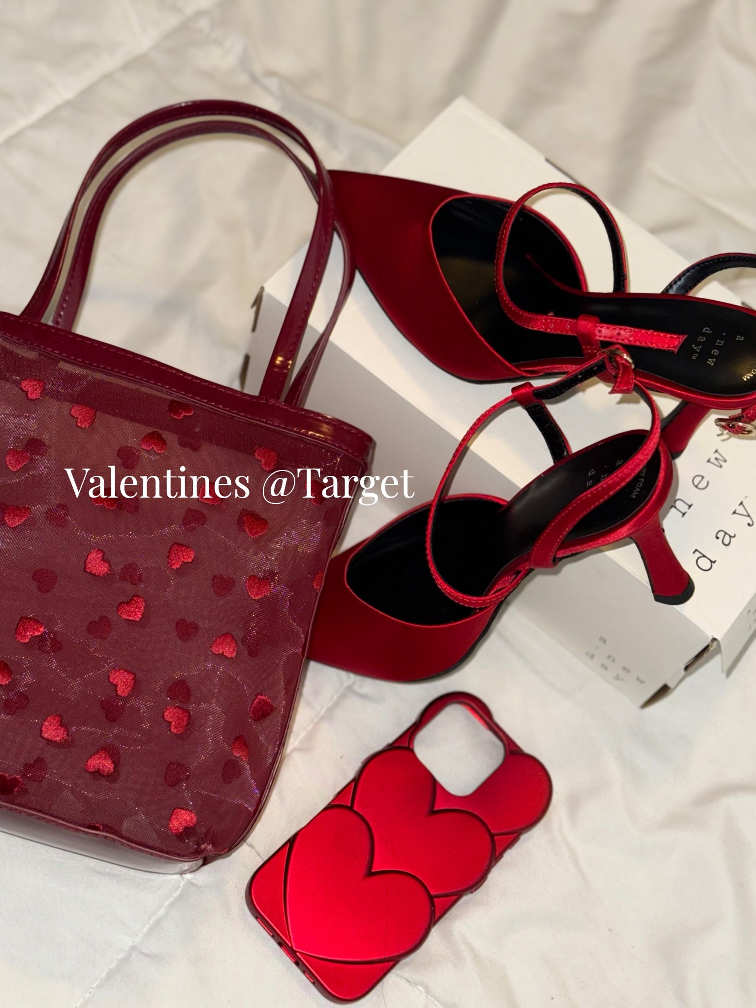 These babies are going fast and I can’t blame them!! They’re gorgeous! ❤️❤️❤️ Grab them in the links before they’re all gone 

#LTKValentine #LTKootd #LTKSeasonal