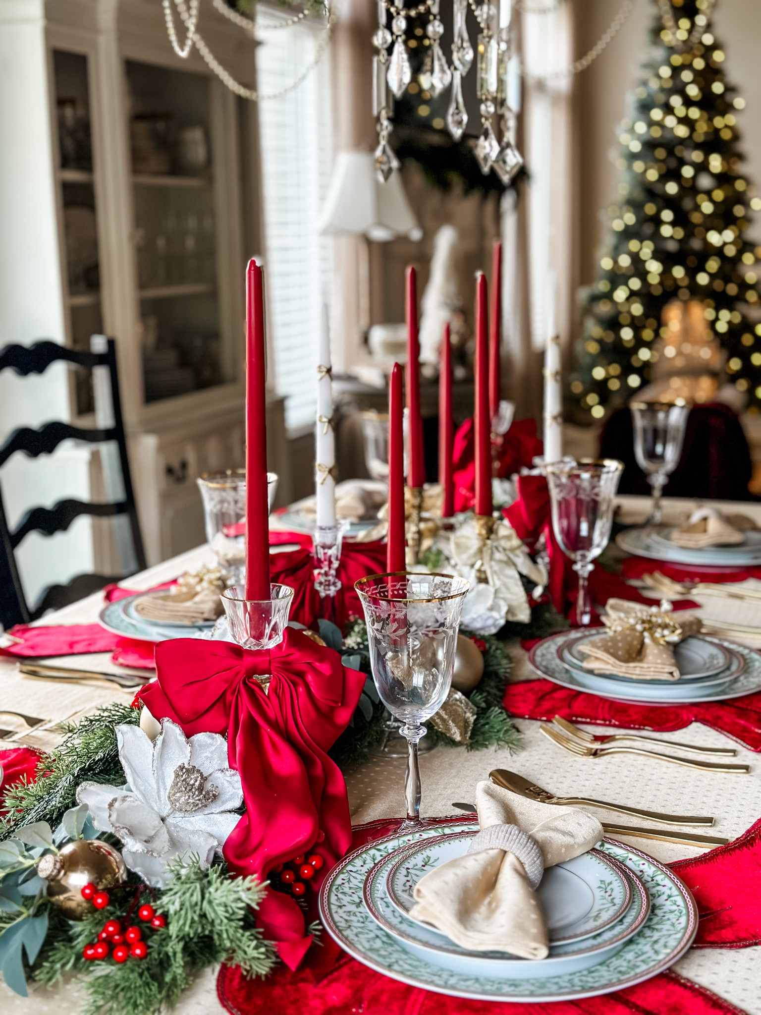 Dress up your Christmas table in classic red and green!! With the hottest trend of the year, bows 🎀❤️🎀❤️

#LTKHoliday #LTKParties #LTKHome