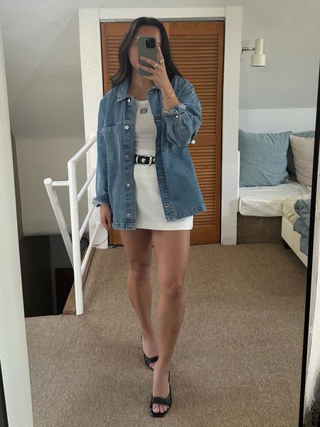 Denim jacket is Zara (linked on ShopMy)
Tank: size XS
Skort: size 6
Belt is naked fashion 
Sandals are old H&M 