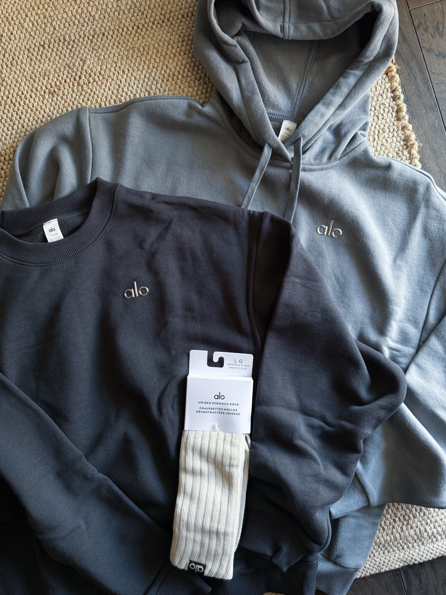 A couple of last minute gifts for my best friends — alo yoga Enjoy free overnight shipping order before 12/22 for delivery by 12/25.

Friend Gifts - Last Minute Gift - Fitness Gift - alo yoga - Gym Outfit - Slouch Socks 

#LTKGiftGuide #LTKFitness #LTKActive