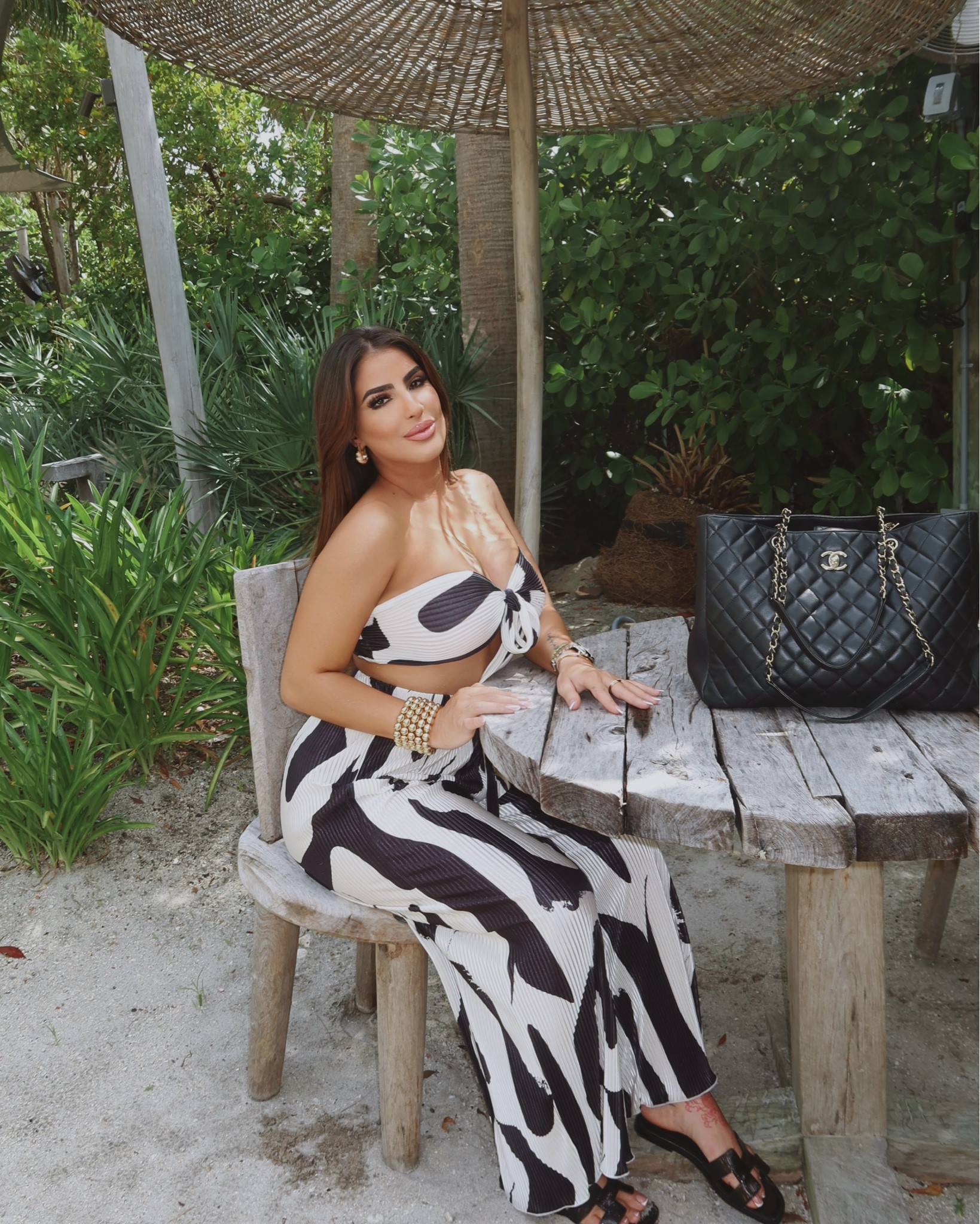 staycation 🖤 hermès black lizard sandals—dupes below!


#LTKSeasonal #LTKTravel #LTKStyleTip