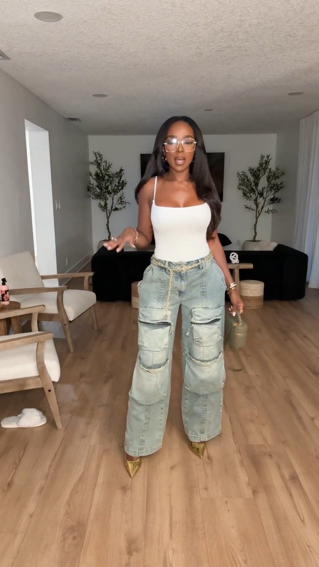 ✨ Streetwear Chic in Utility Denim — Casual meets edgy with these statement wide-leg cargo jeans, styled with a sleek white tank and bold metallic heels. The oversized pockets and distressed wash give it that perfect streetwear vibe.

Perfect for brunch, shopping days, or casual nights out.

📏 Sizing: Wearing a size small tank + denim (true to size fit)

#LTKStyle #StreetwearFashion #EdgyOutfits