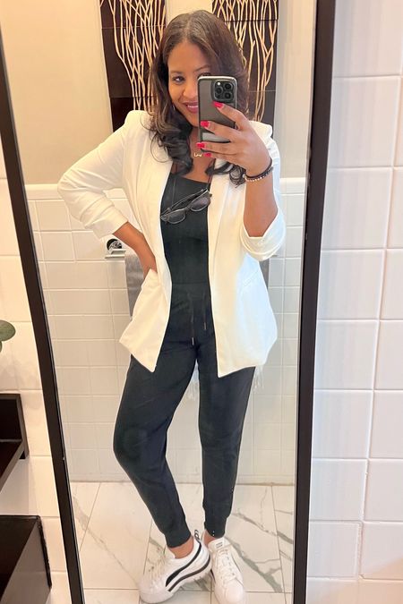 Athleisure at its best! A slinky white blazer, super comfy platform sneakers, joggers and classic tee 👌🏽 p.s. my readers are a everyday accessory now lol