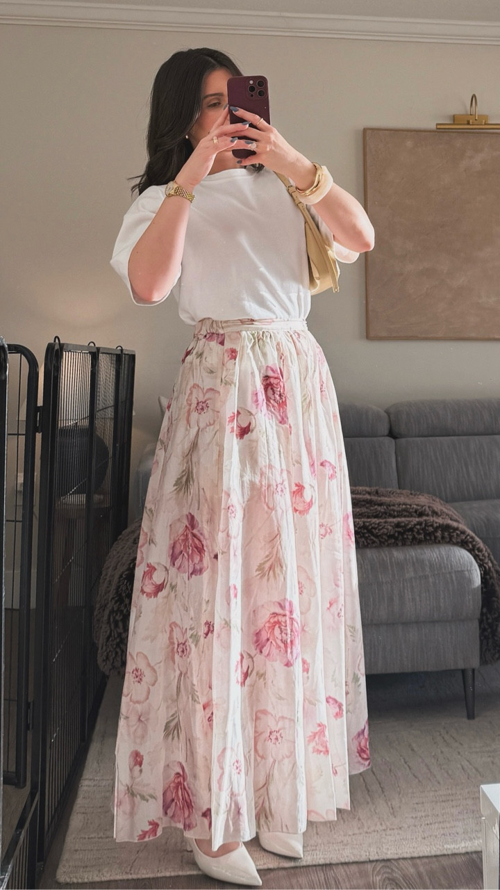 Spring outfit idea 🌷
La falda exacta está agotada, pero les dejé opciones muy similares con el mismo estilo floral y largo maxi 🤍


#LTKspring #LTKgrwm