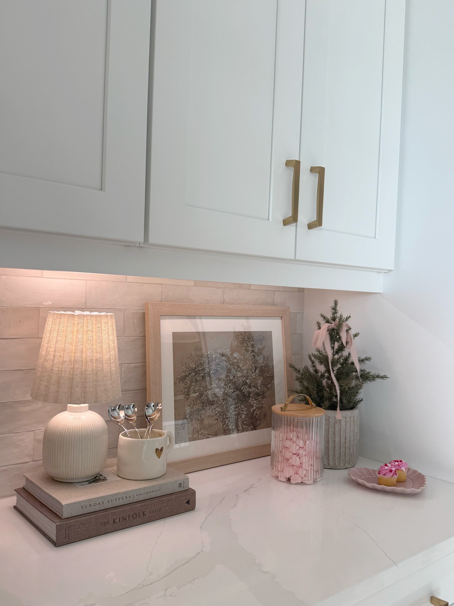 My valentines coffee bar 💗 How cute are these heart marshmallows ☺️



#coffeebar #valentinesdecor #vday #pinkribbon #homedecor #kitchenstyling #minitablelamp #heartspoons #cookbooks #heartmug #coffeemachine #springdecor #kitcheninspo

#LTKHome #LTKSeasonal