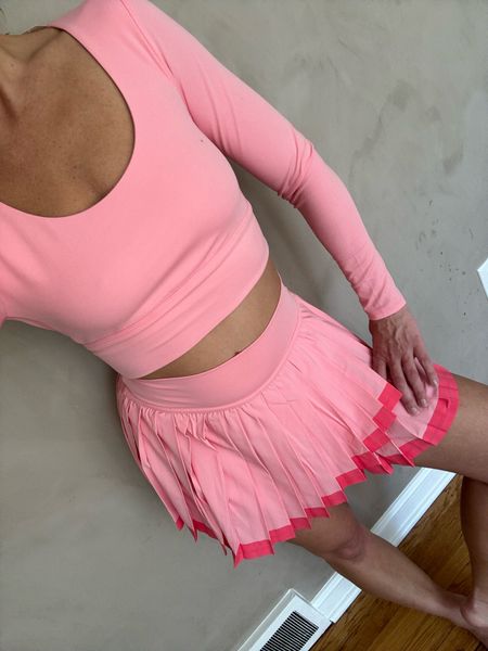 Pickleball must have from Aerie ! I’m wearing a size small in the skirt (lined with shorts) and medium in the top. How fun is this set for tennis or pickleball!? 