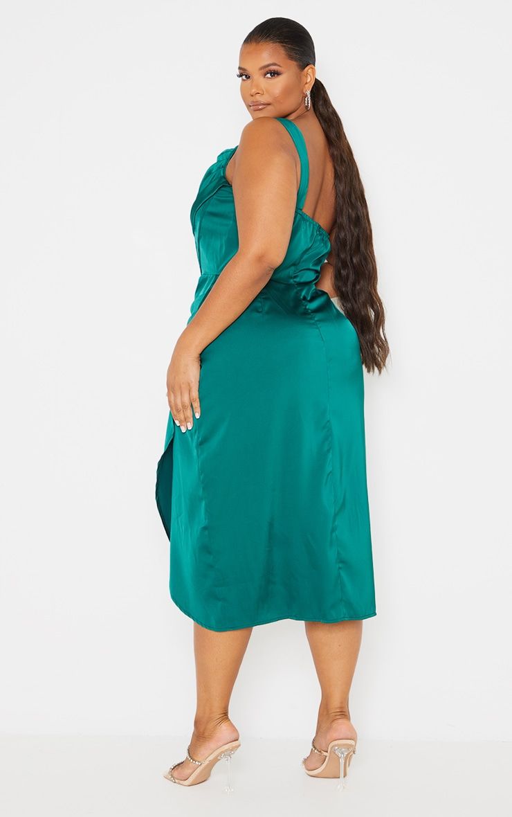 Plus Emerald Green Satin Drape Detail Side Split Midi Dress | PrettyLittleThing US