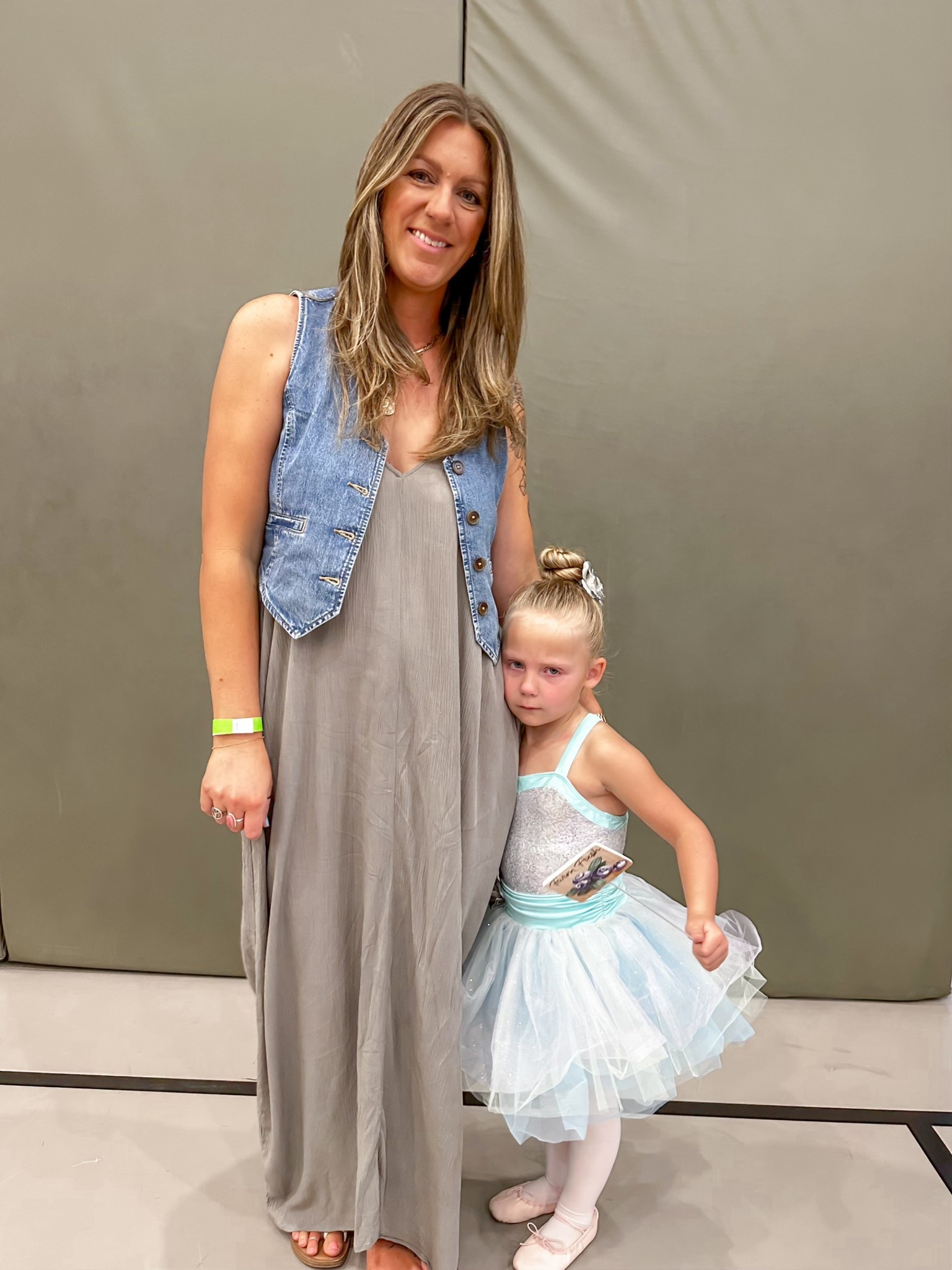 M/l dress, large vest, 11 sandals 

#LTKOver40 #LTKMidsize