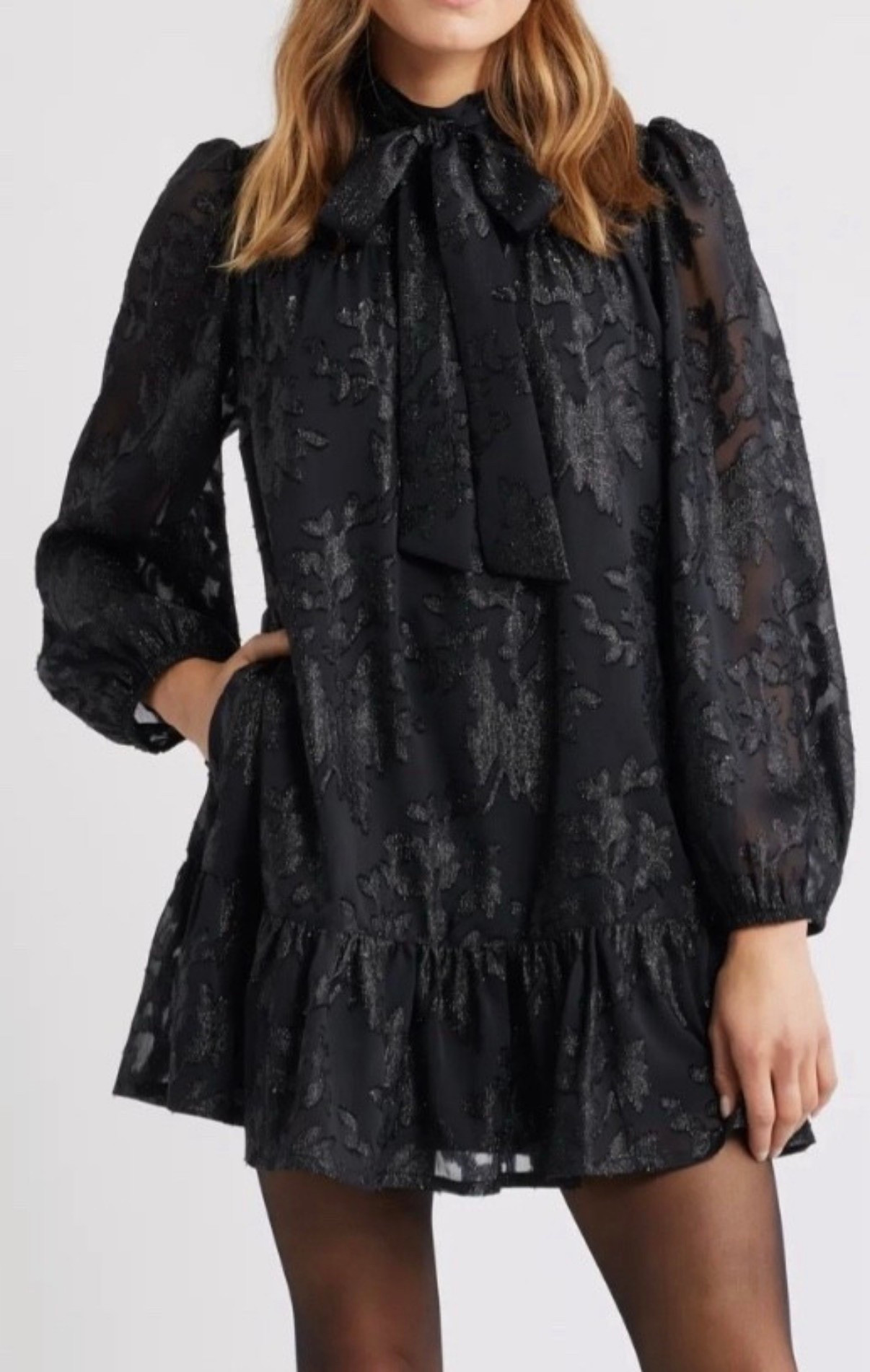 Black Dress
Party Dress
Date Night Dress