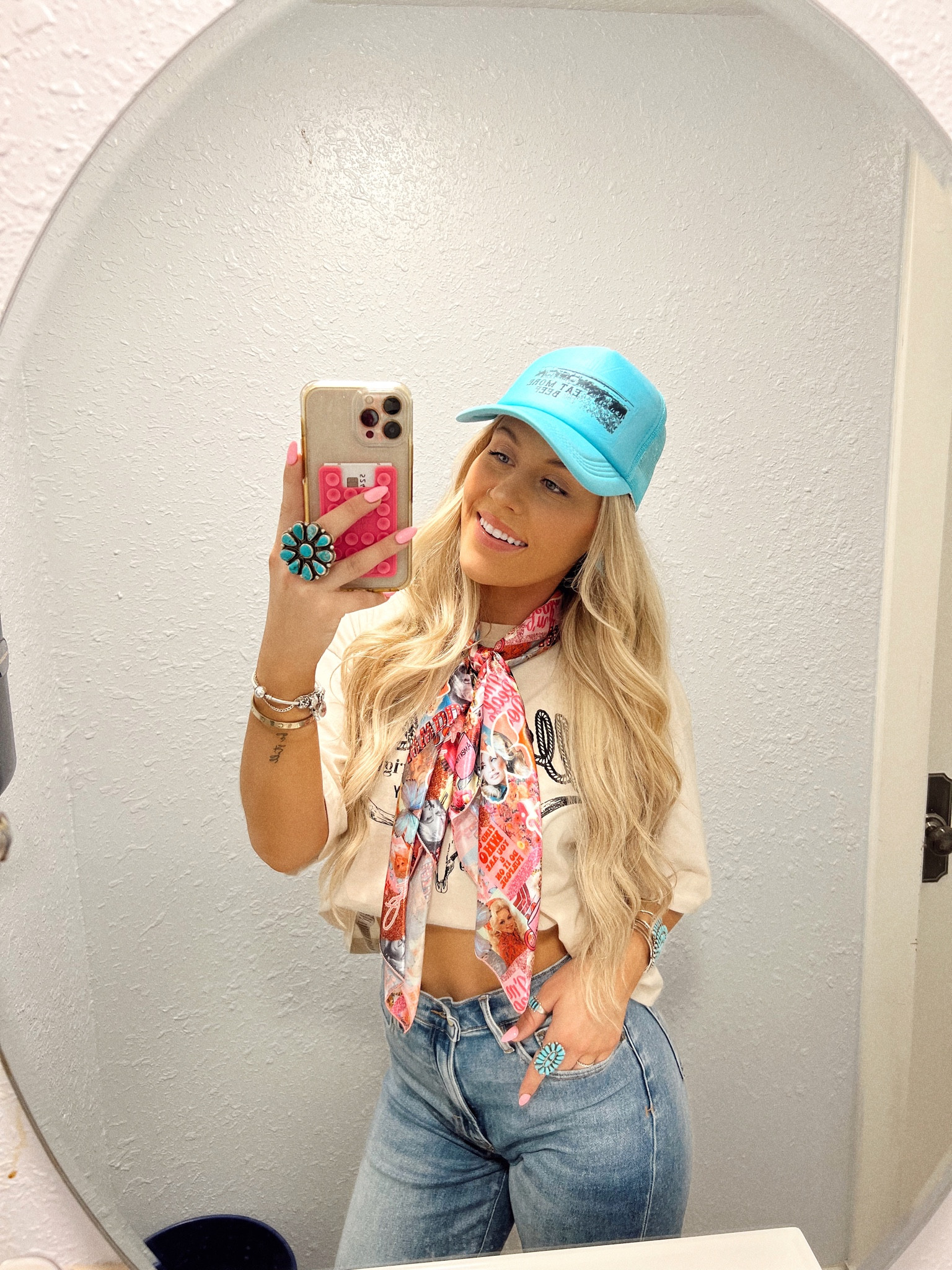 it’s giving dolly 🩷🦋🛼🪩⚡️