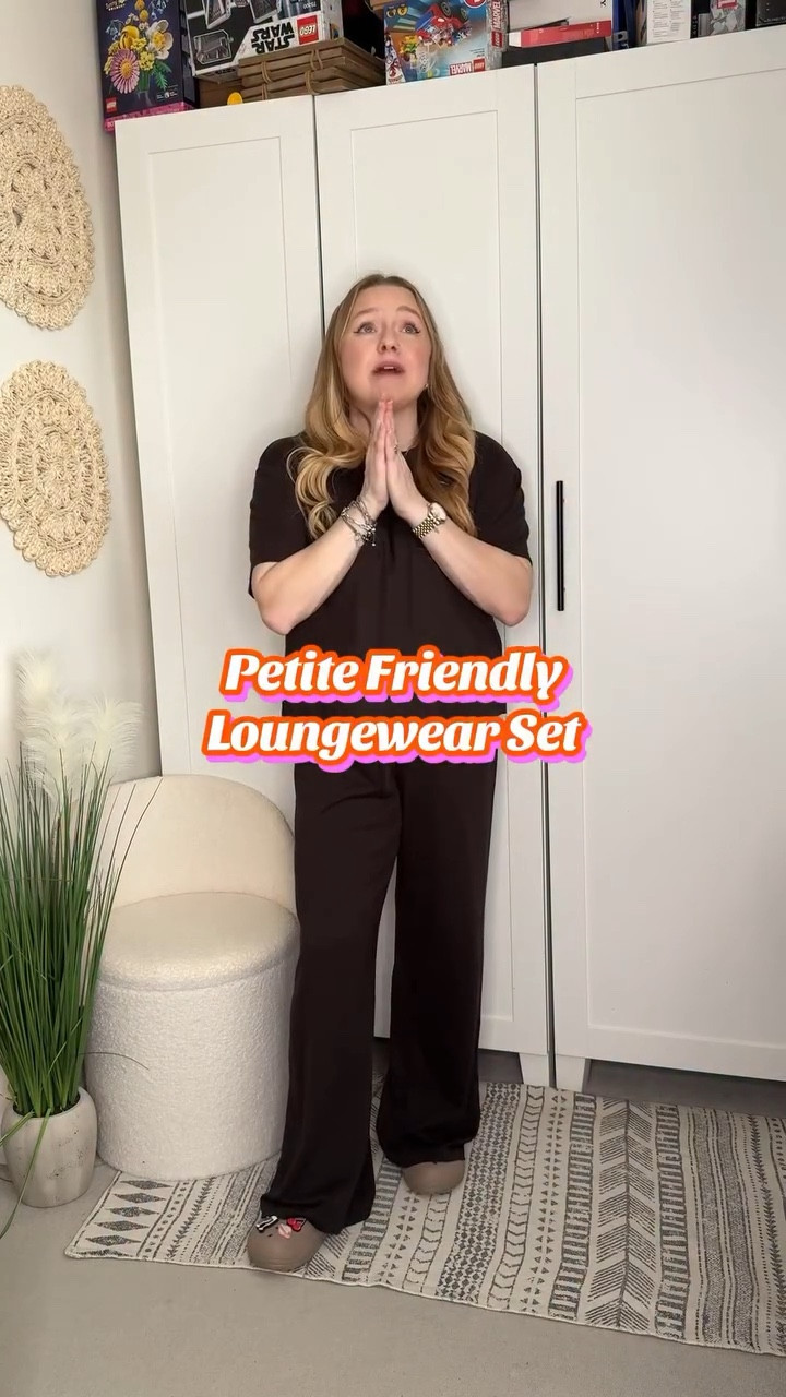 Use discount code LTKSAMM10 over on my LTK, but I will drop a link in my stories/April highlight ✨

I am not exaggerating when I say I am here this at least once a week. 

Surely this warrants me getting the beige too?! 

@lovallofficial 

#lovall #ltk #petite #petitegirl #petitestyle