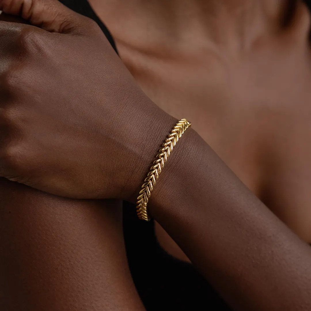 Ribbed Link Chain Bracelet by Caitlyn Minimalist • Chunky Fishtail Link Bracelet • Modern Gol... | Etsy (US)