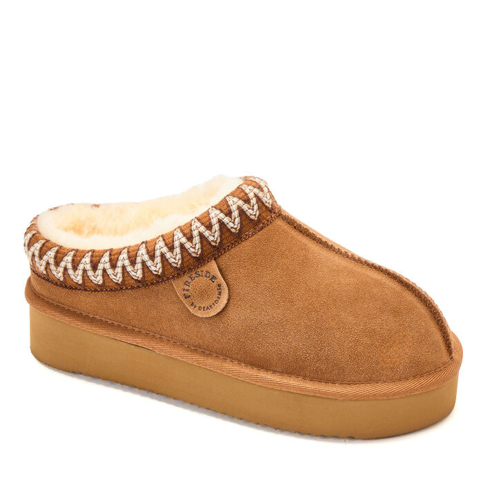 Women's Fireside by Dearfoams Queenstown Genuine Shearling Clog With Taping | Dearfoams