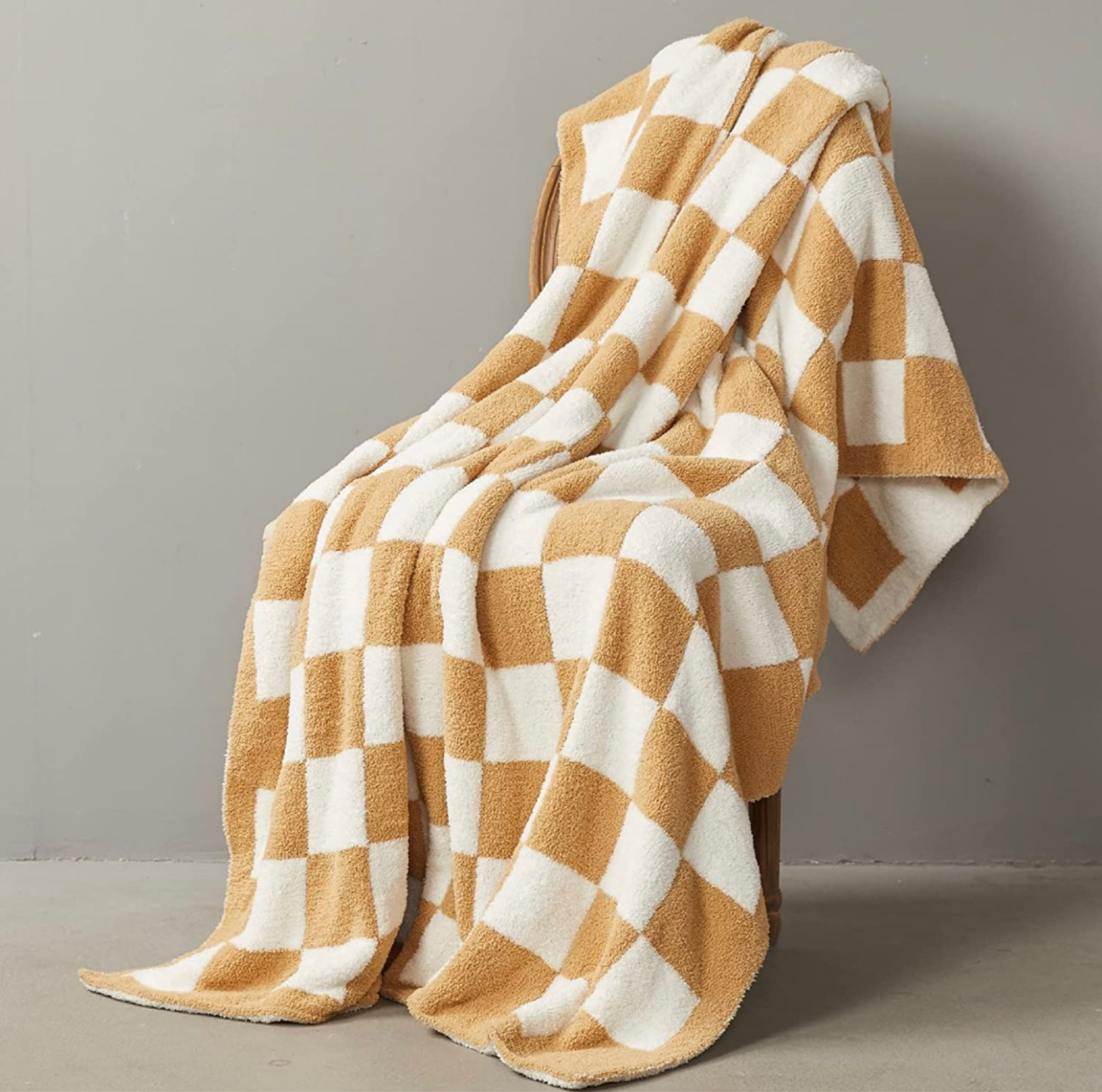 Checkered blanket #amazonfinds#amazonhome#cozyblankets

#LTKhome #LTKstyletip #LTKunder50