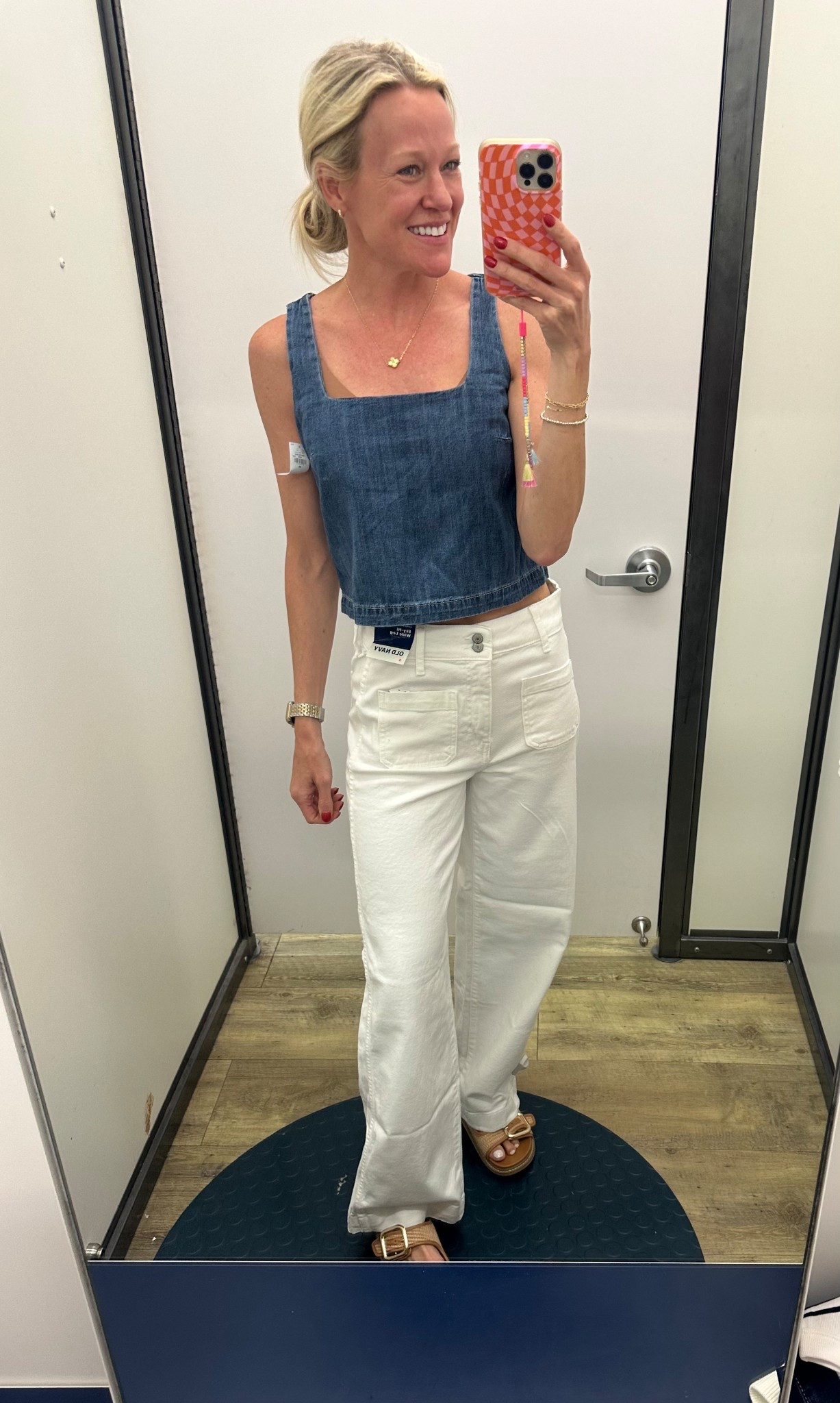 50% off everything at @oldnavy #oldnavy #oldnavyfinds  #summeroutfits 

Top- xs
Jeans- size 0

#LTKSaleAlert #LTKFindsUnder50 #LTKStyleTip