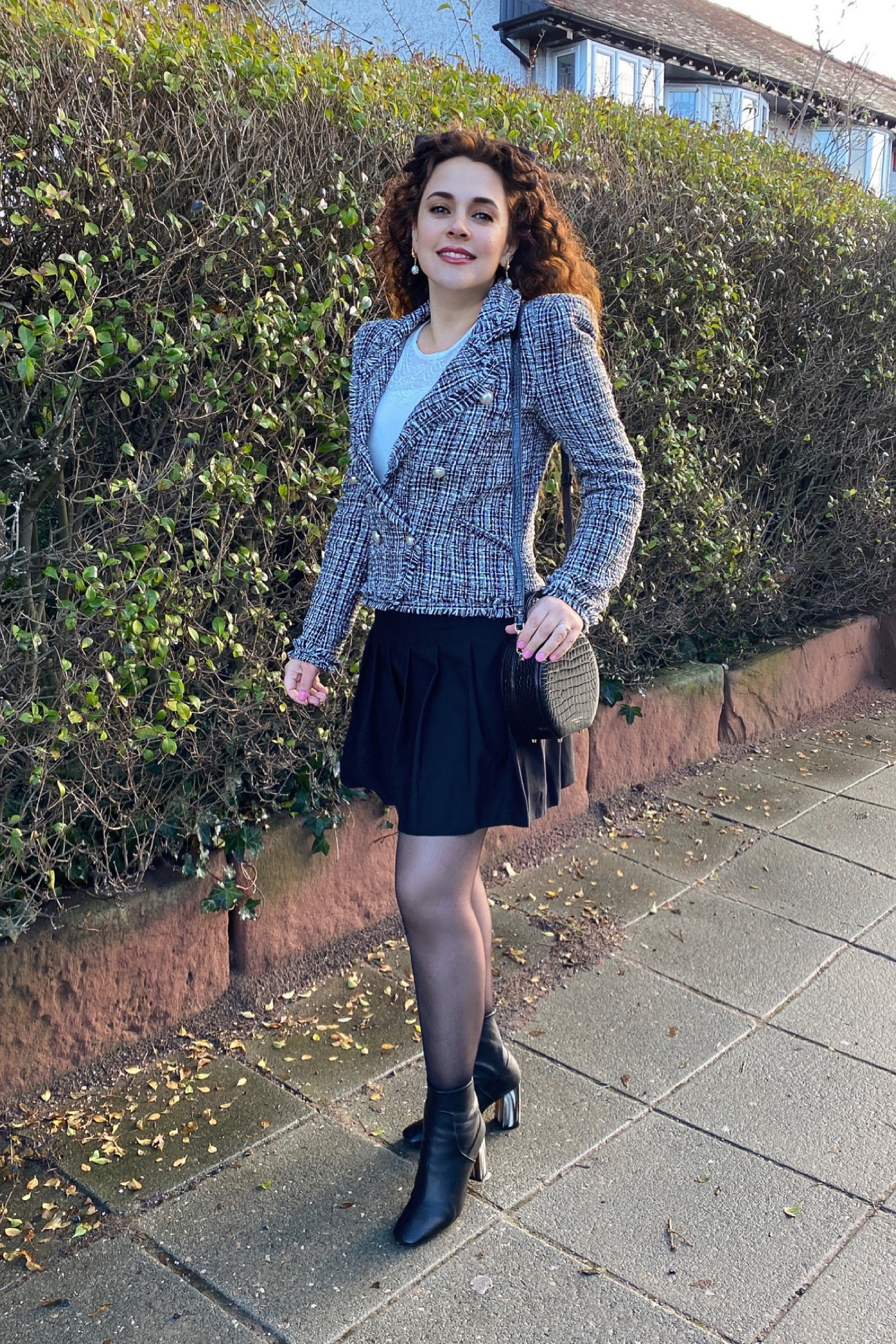 Channelling my inner Blair Waldorf ⚜️🖤🤍

🏷
#classyfashion #ukfashionblogger #classicstyle #elegantoutfit #timelessfashion #femininestyle #fashiongals #fashionblogger #stylingtips #topfashiontrends #fashiondiary #fashioninfluencer #contentcreator #pinterestgirl #parisianstyle #discoverunder10k #gossipgirl #blairwaldorf #oldmoneystyle #ugccreator #styleinspo #luxuryaesthetic #luxurylifestyle #momentsofchic #winterfashion #preppy #outfitdujour #onparledemode 

#LTKeurope #LTKSeasonal #LTKstyletip