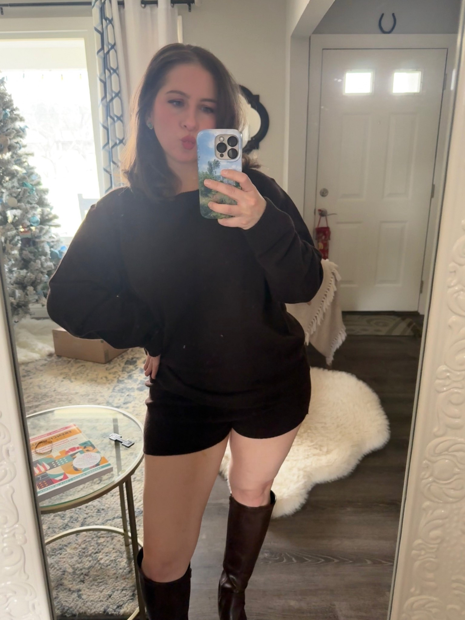 Cashmere and millennial duck face ftw 

#LTKHoliday #LTKootd