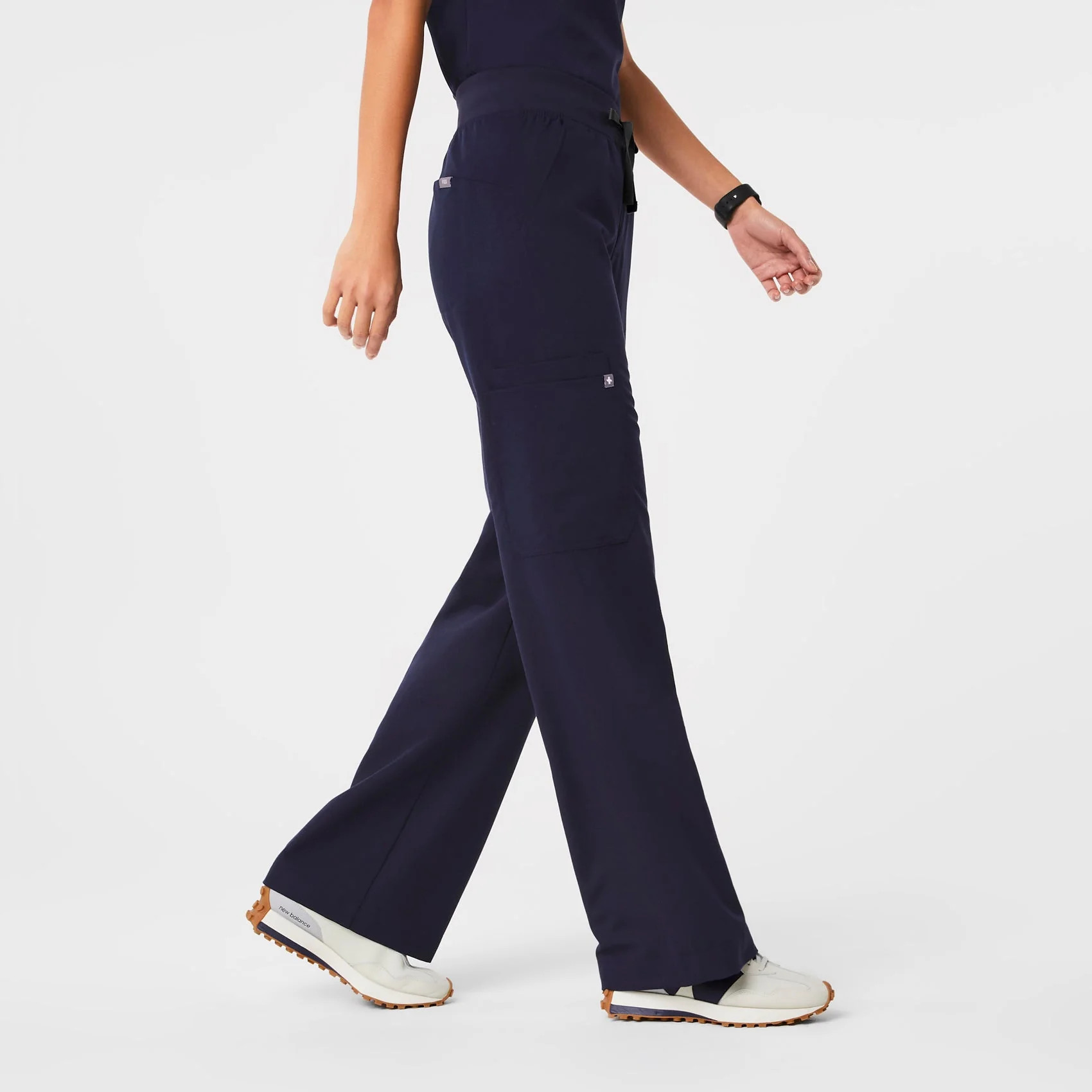 Women’s High Waisted Isabel Wide Leg Scrub Pants - Navy · FIGS | FIGS