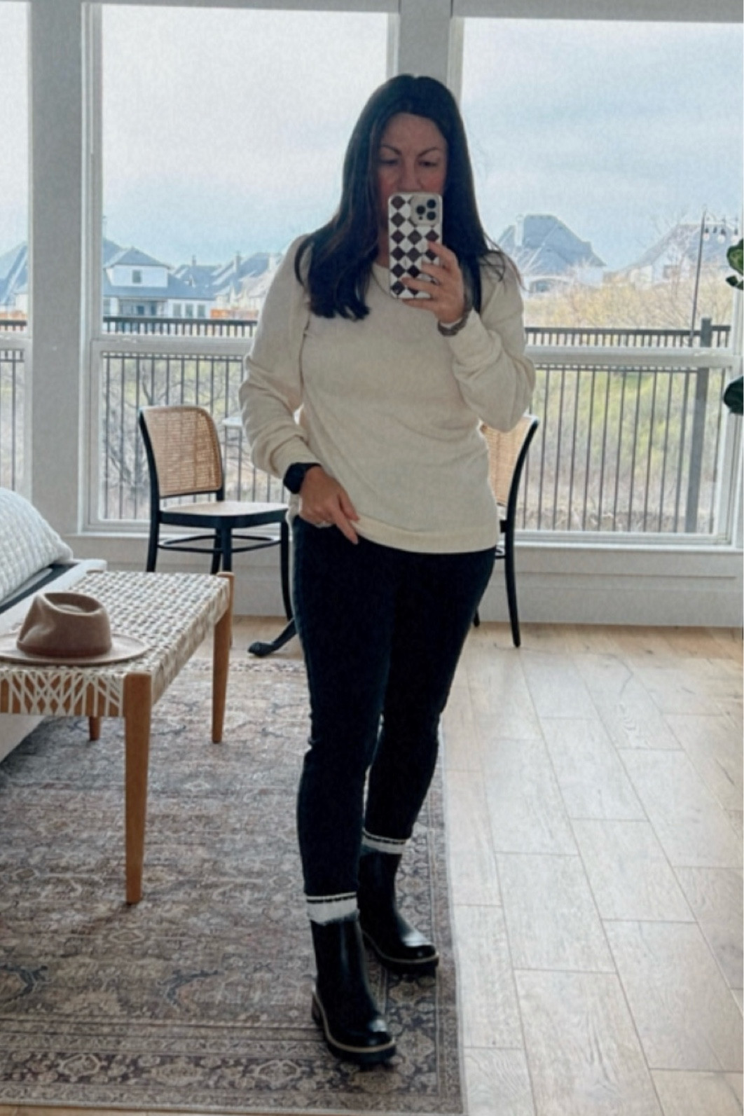 Winter outfit of the day. I love puff sleeve tops. My sweater is sold out but I linked similar options

Chelsea boot | affordable fashion | jeans | black jeans | phone case | sweater | winter fashion 

#LTKsalealert #LTKstyletip