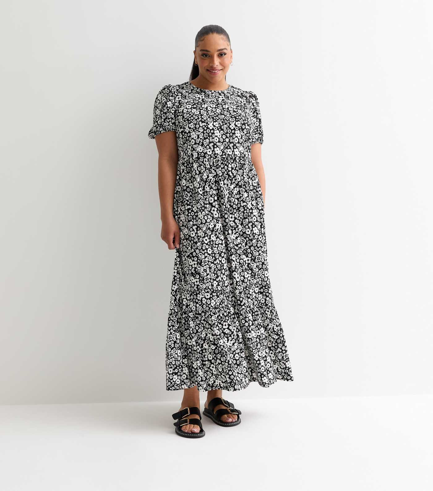 Curves Black Ditsy Floral Short Sleeve Maxi Dress | New Look | New Look (UK)