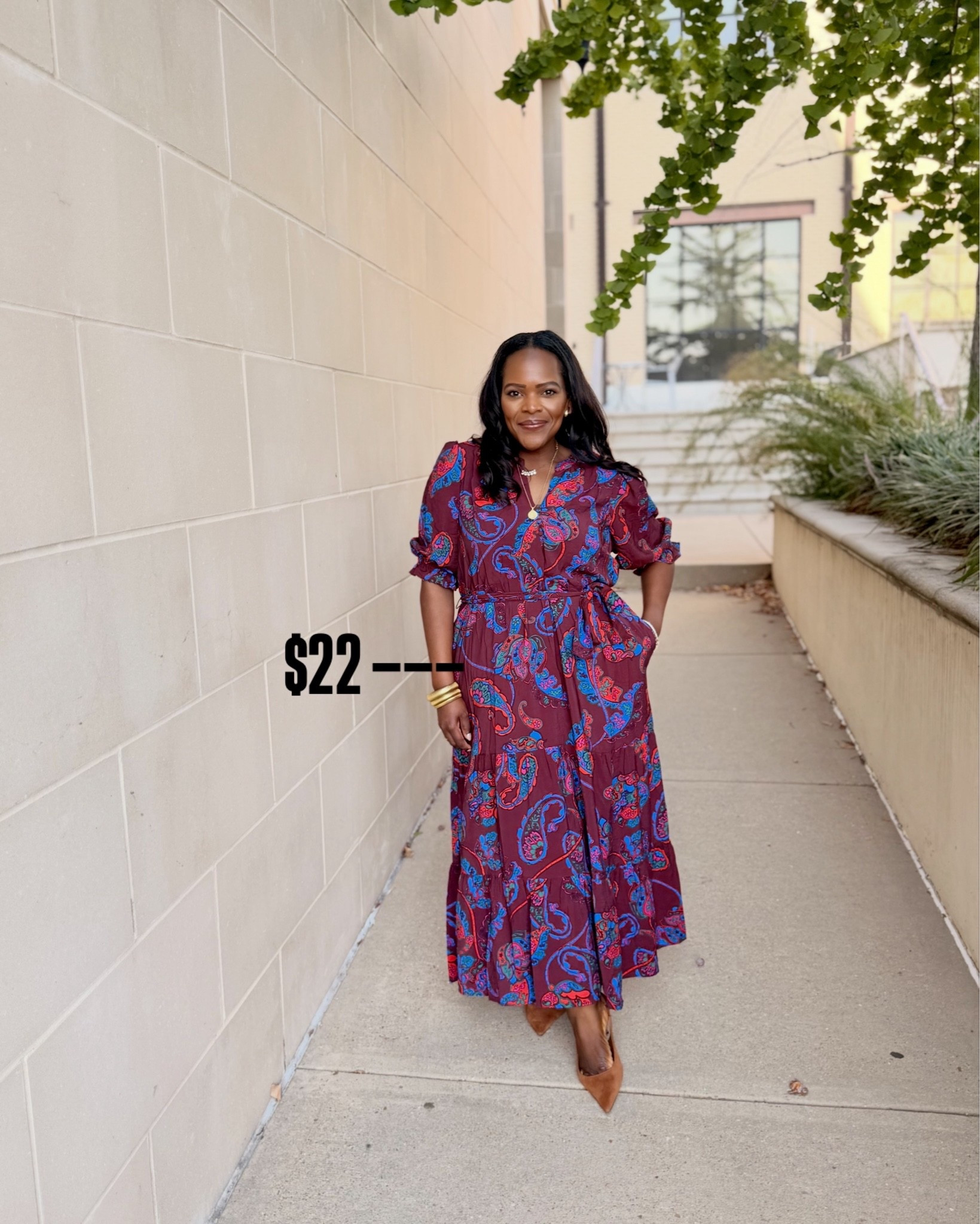 Fall family photos coming up? Or need an easy dress for Thanksgiving? You’ll love this burgundy purple paisley print dress from @Walmart! I’m in the size large.