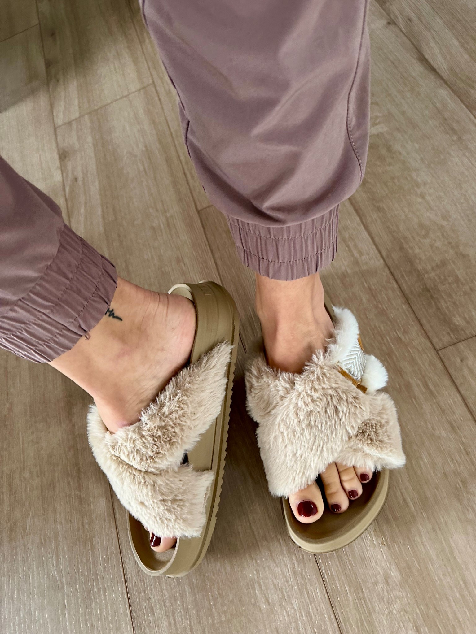 coziest, comfiest, ADJUSTABLE, cloud-like summer slipper! ⛅️

#LTKShoeCrush #LTKStyleTip #LTKFindsUnder50
