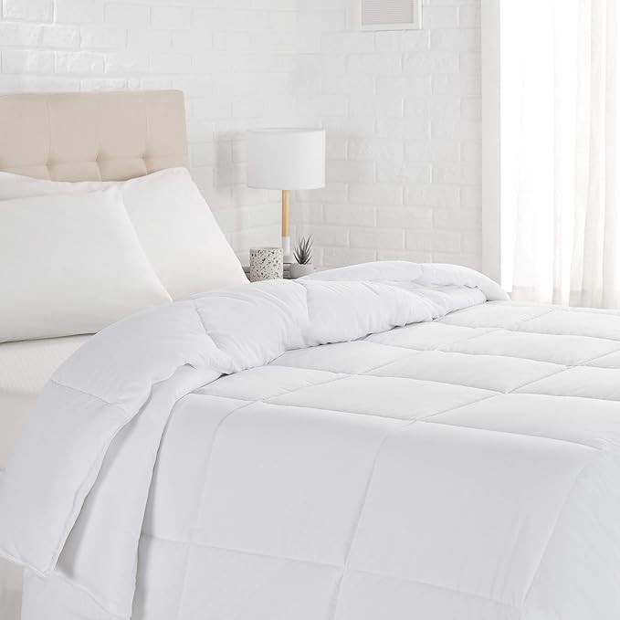 Amazon Basics White Down Alternative Comforter and Duvet Insert with Corner Tabs (King, Light) | Amazon (US)