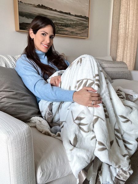 The most luxurious, comforting, elegant and warm blanket you can have! I LOVE the new collection from @littlegiraffeislove is everything! Perfect for a gift this Christmas or just for yourself 

#LTKsalealert #LTKGiftGuide #LTKhome