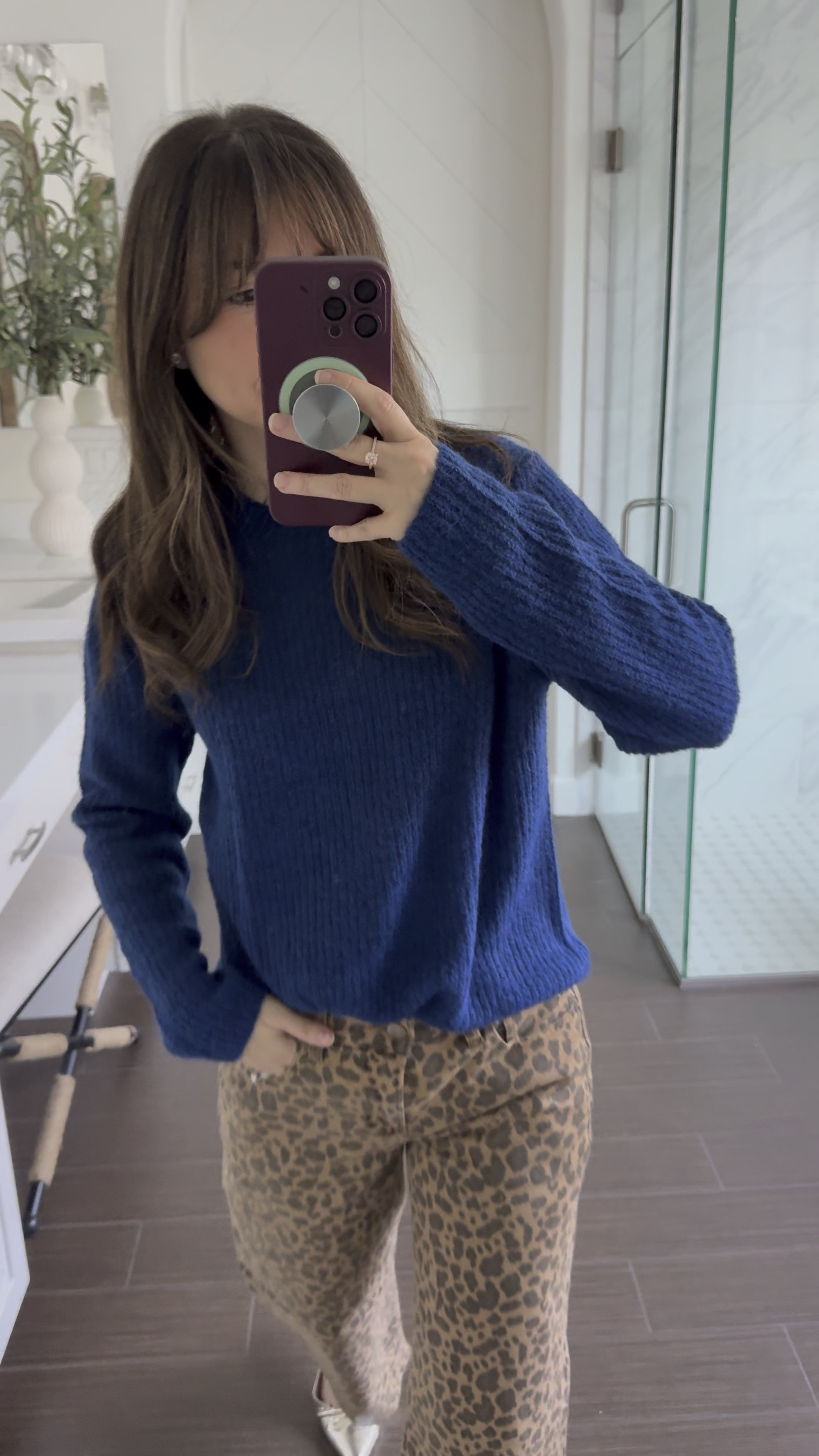 Jeans 0short
Sweater small
Flats 5