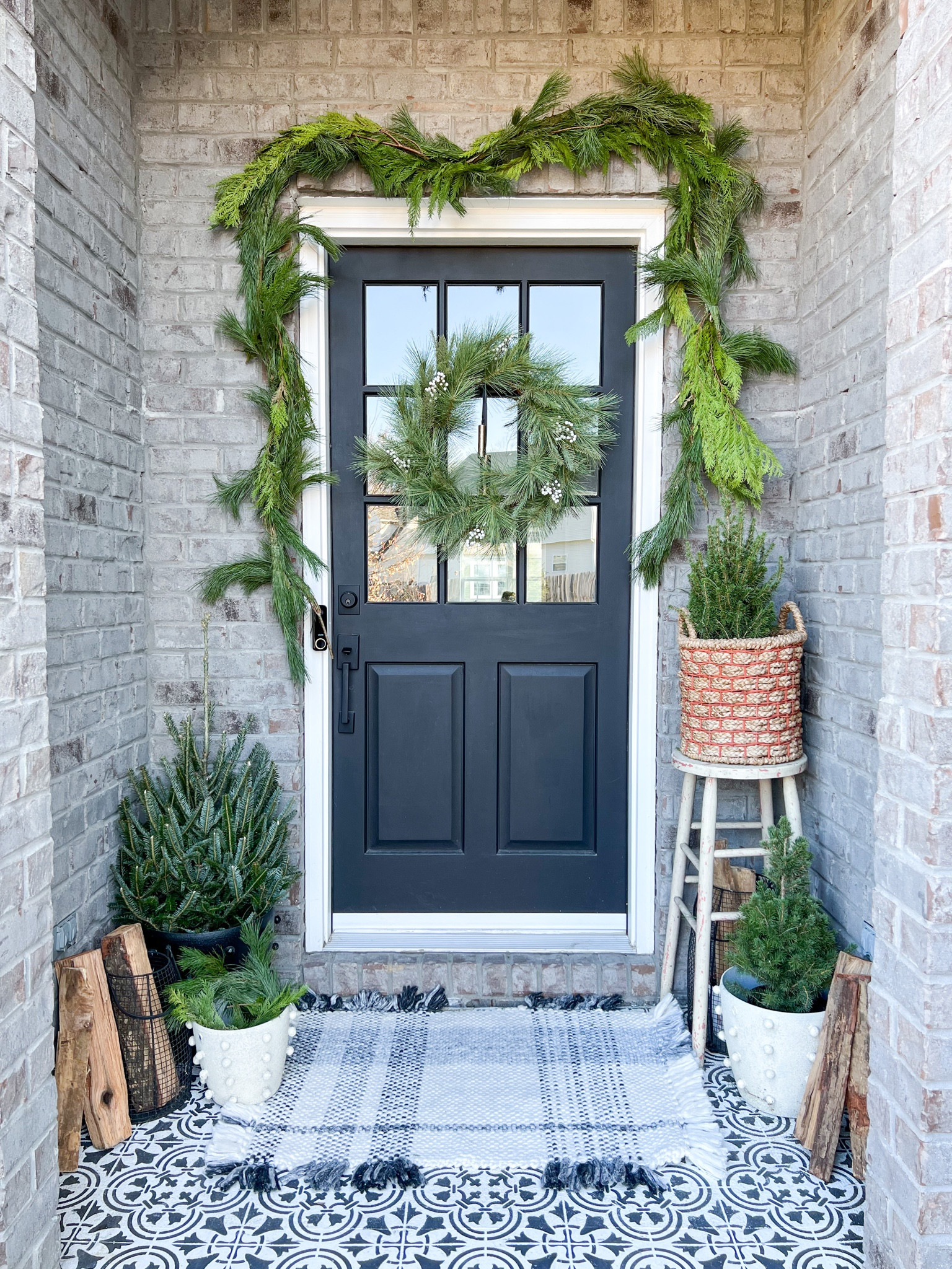 Shop my winter porch!


#LTKhome #LTKHoliday #LTKSeasonal