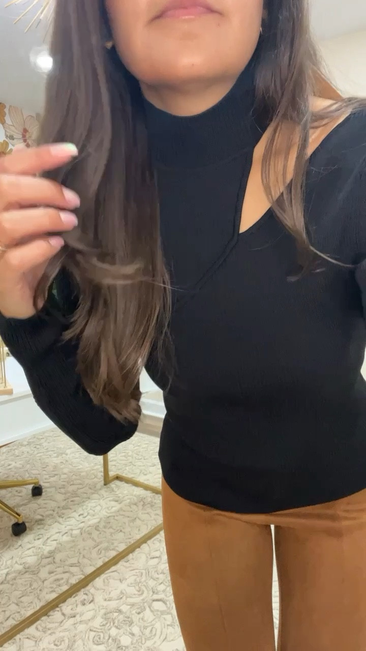 NSALE // Spanx suede leggings. Wearing a small. Sweater is a small 