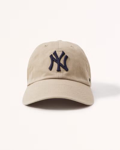 Men's New York Yankees Dad Hat | Men's Accessories | Abercrombie.com | Abercrombie & Fitch (US)