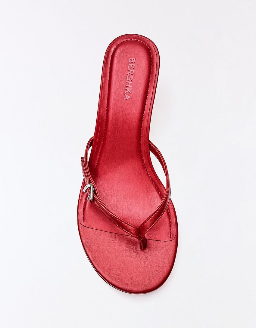 Buckle thong heeled sandals - Heeled sandals - Women | Bershka UK