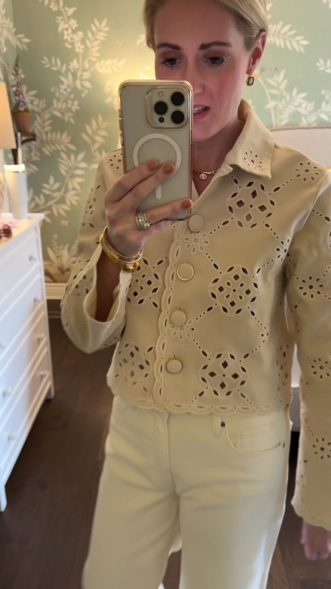 This is one of those outfits that always works. Light layers, subtle texture, and a neutral palette you can dress up or down.

#LTKdayinmylife #LTKootd