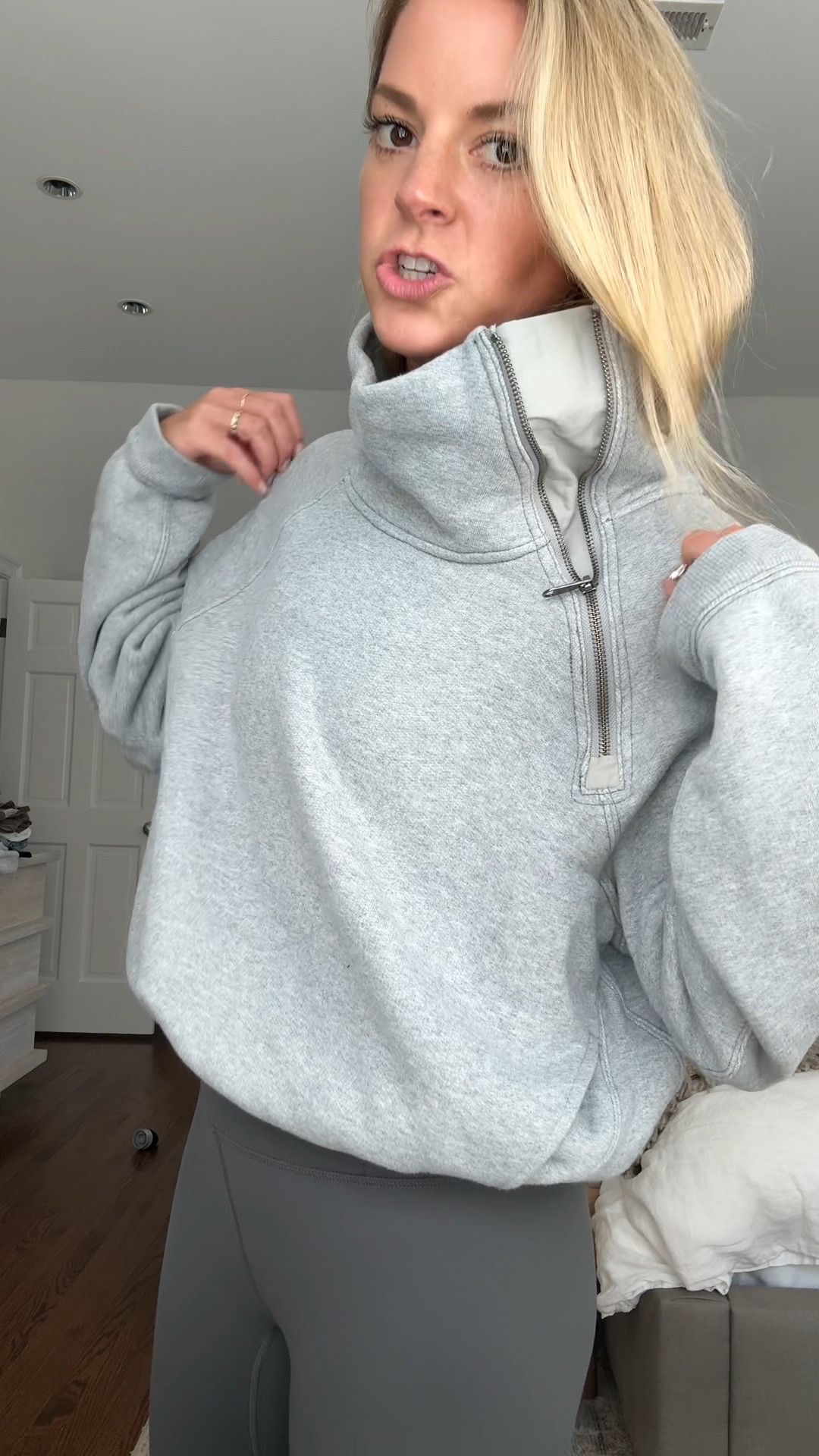 Love this pullover! It’s a heavier weight cotton and the neckline and zipper detail are so good 
-XS pullover, sized down 1 
-XS/S bra 
-small leggings,tts