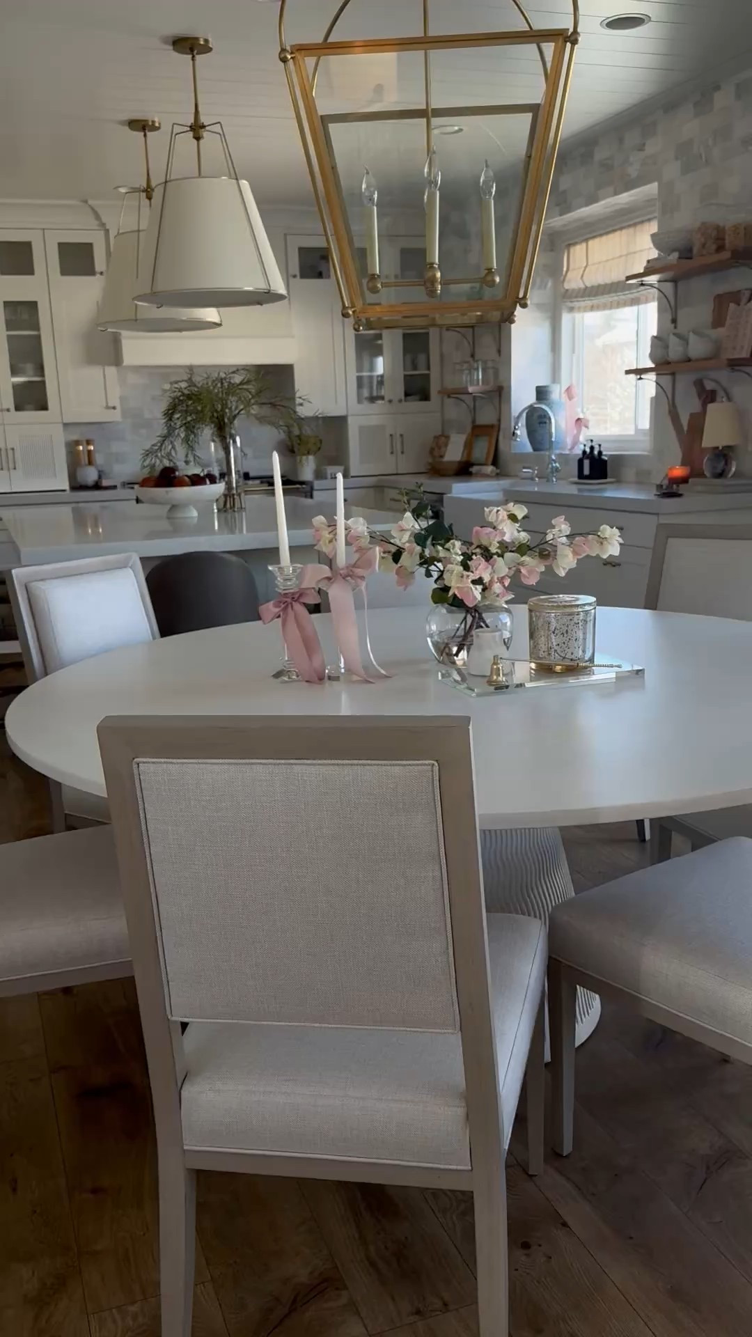 I especially love a round table for the way it invites conversation and connection. It’s a room designed not just for dining, but for gathering, connecting, and creating memories. 

#Family #Dining #FamilyDining #Dining room #Table #DiningTable #RoundTable