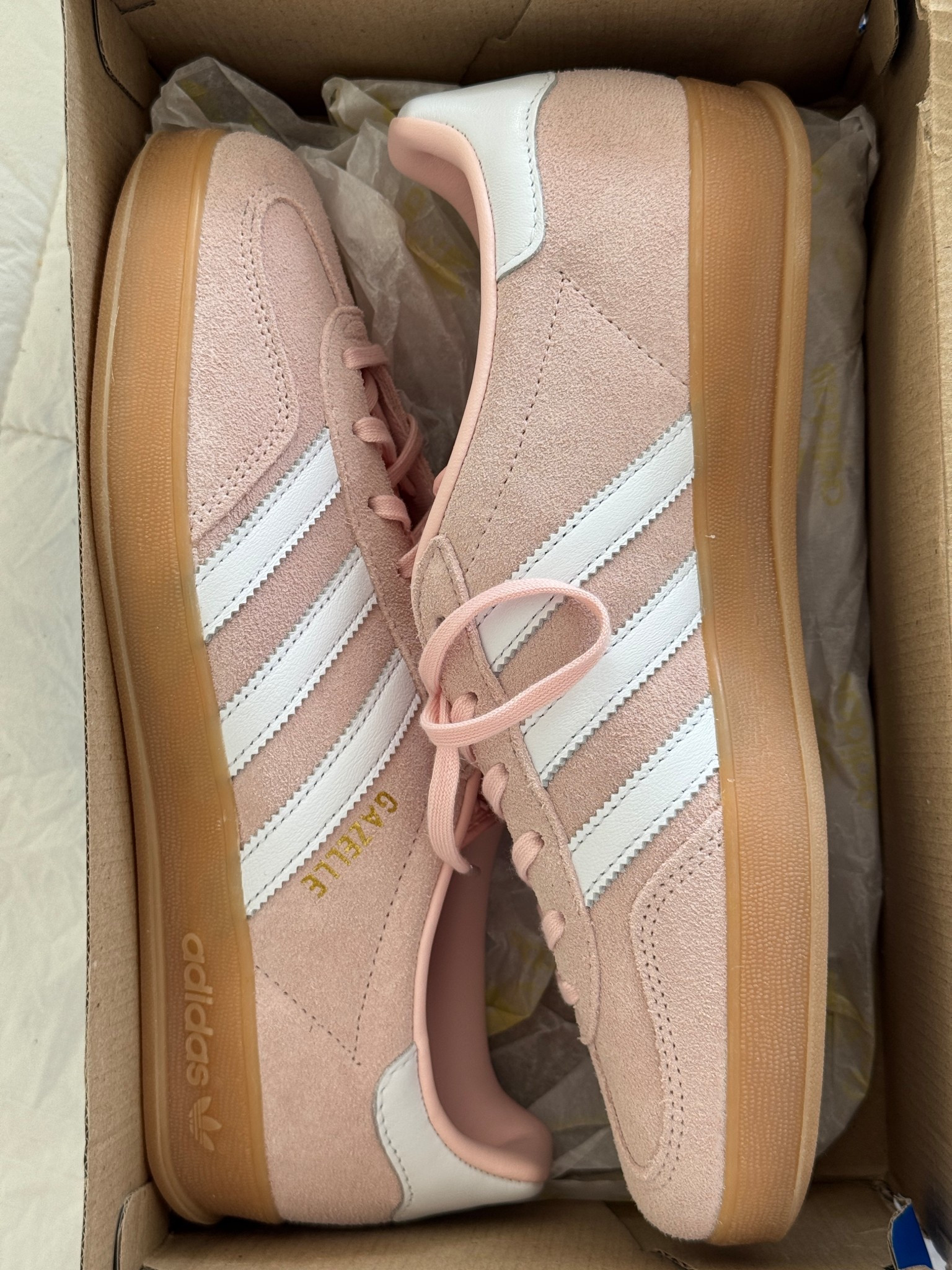 the most perfect shoes for spring 🤭

@Journeys @adidas 🌸☁️

#LTKgrwm #LTKBeauty #LTKootd