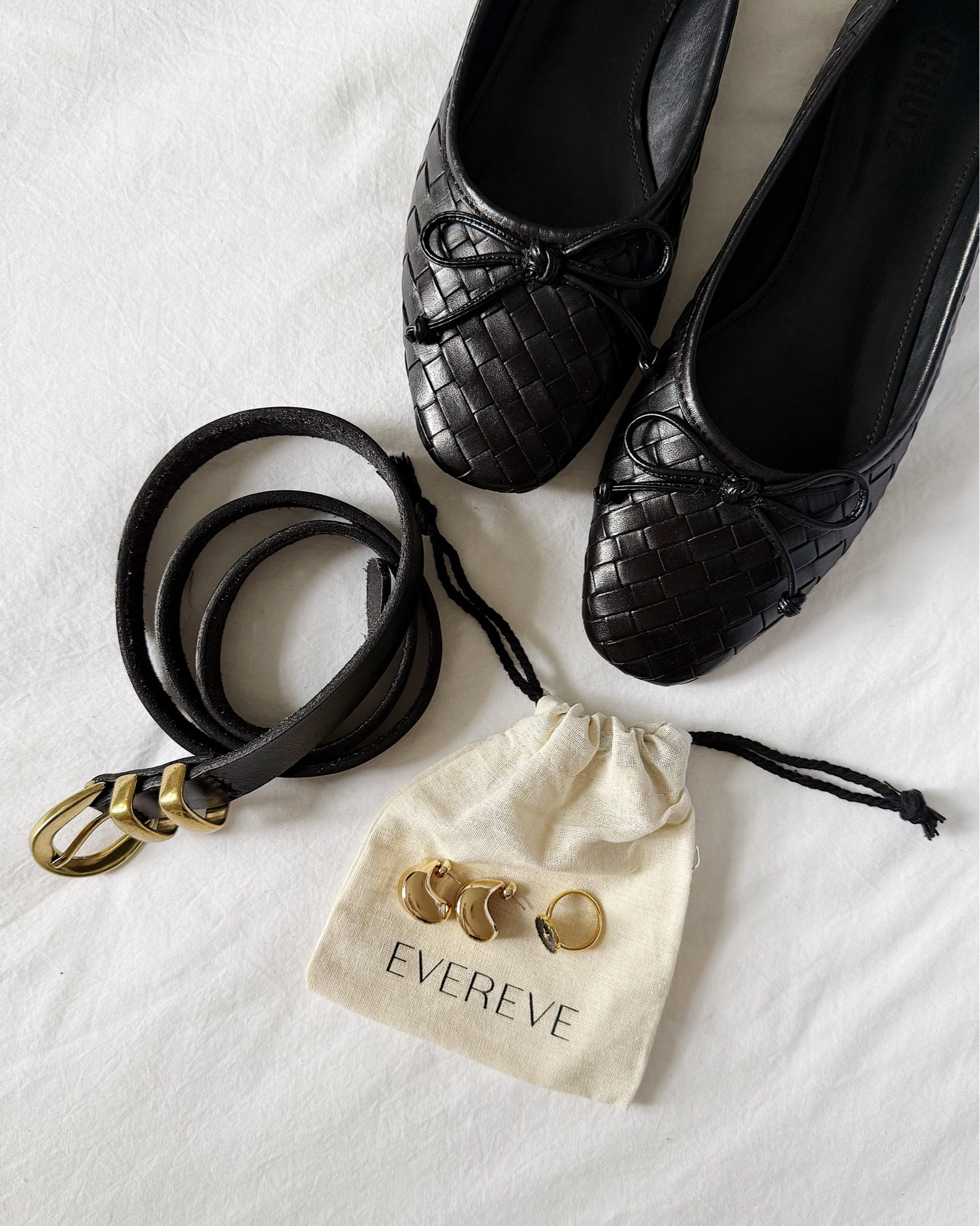 Ladylike accessories from @EvereveOfficial! These ballet flats are so comfortable and the perfect foundation for a classic outfit- don’t forget to add a belt, and pretty jewelry to tie it all together   #EverevePartner #EvereveStyle 