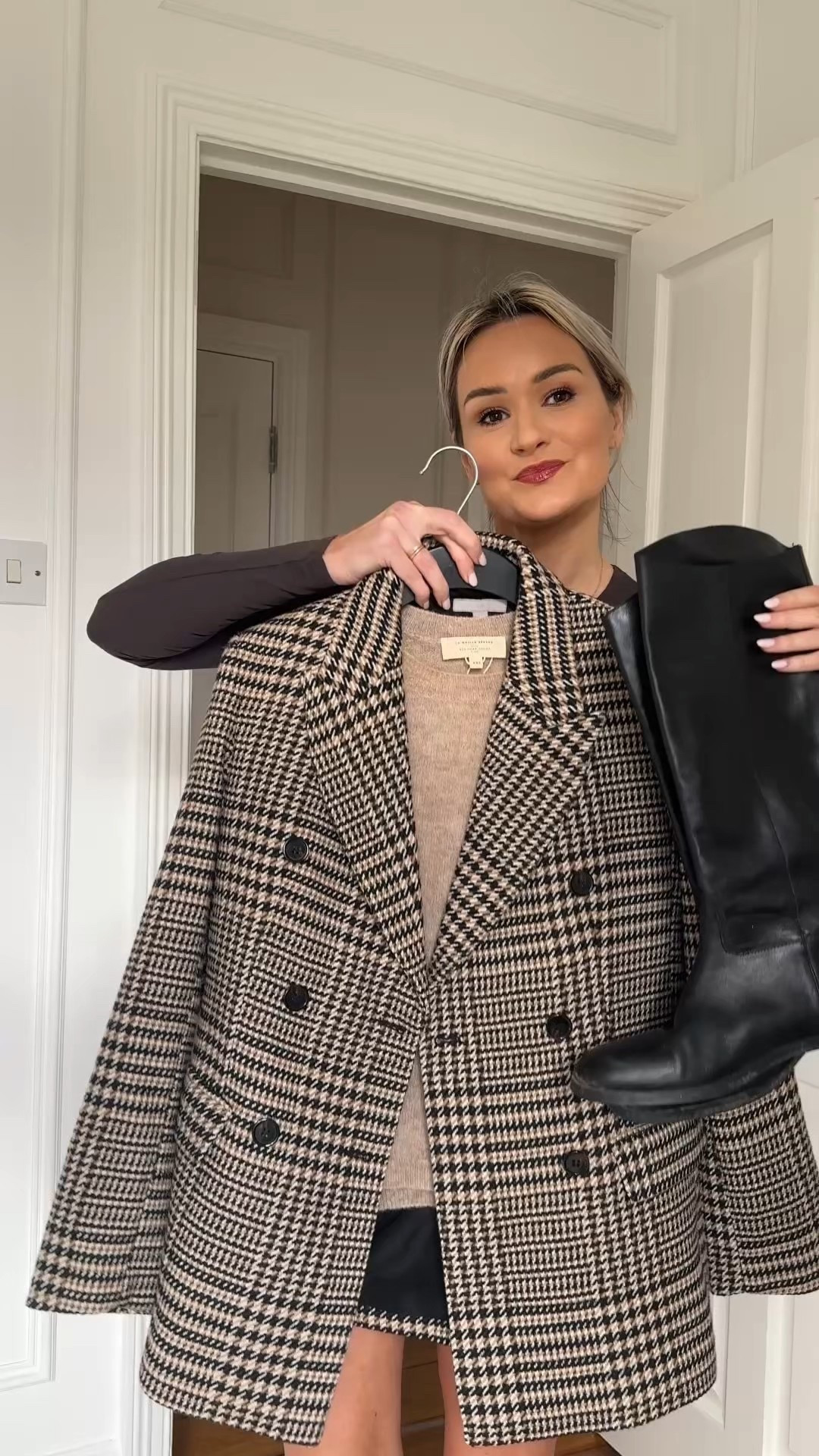 Exact blazer sold out unfortunately 
Linked similar . 
Tights colour Rich Quartz 
@sezane @sexanelovers 

#LTKeurope #LTKireland