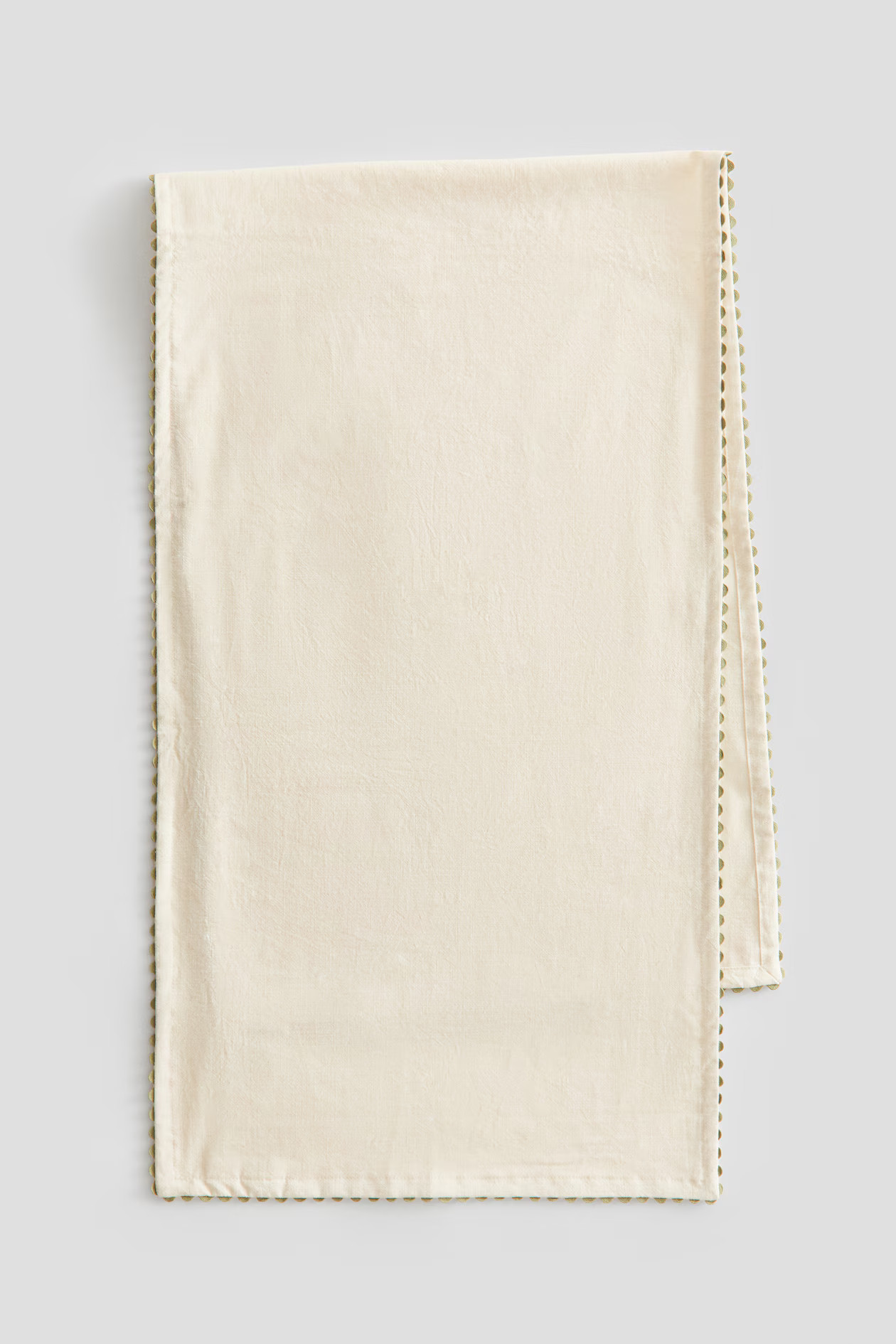Scalloped-Edge Table Runner | H&M (US + CA)