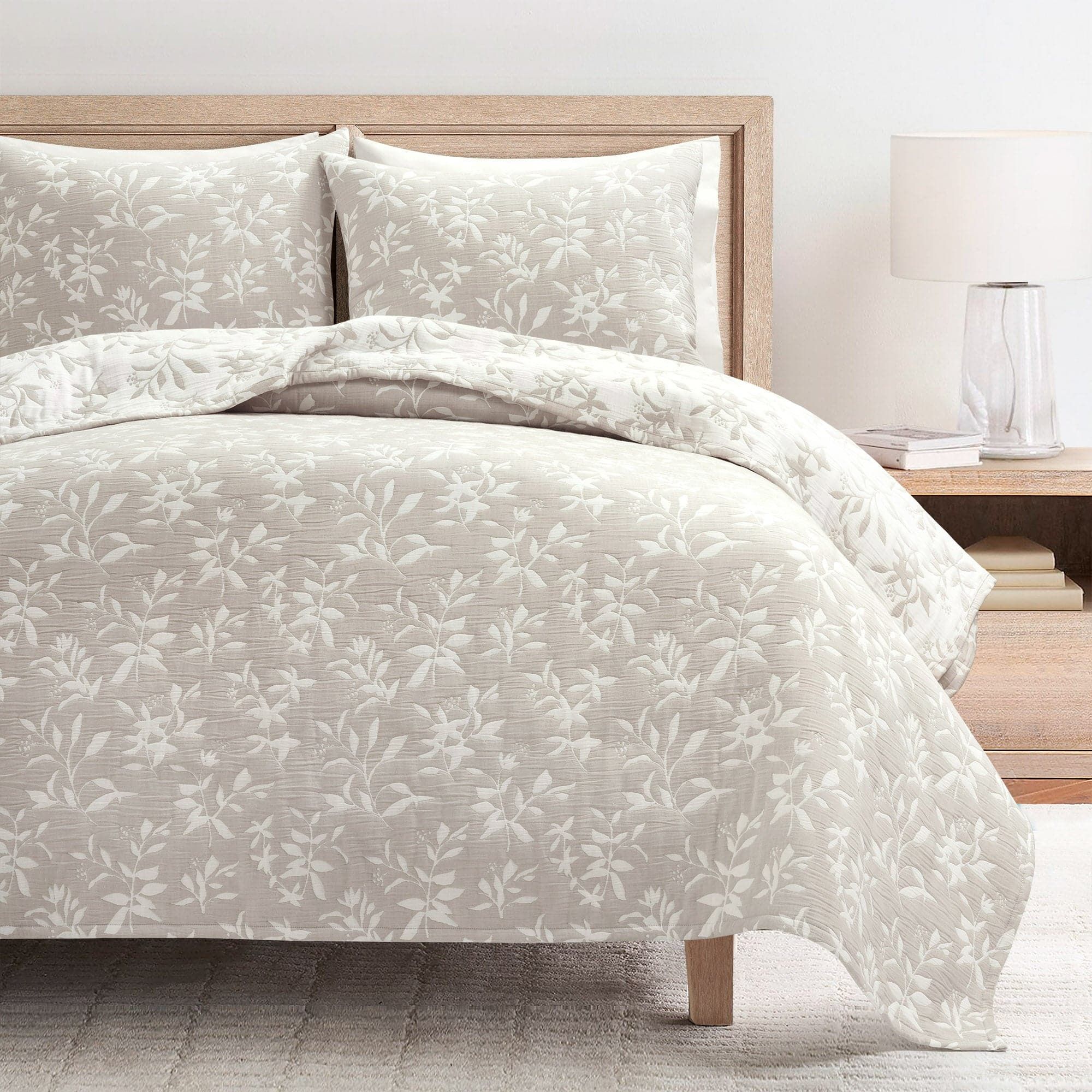 Floral Jacquard Reversible Soft Matelassé 3 Piece Quilt Set | Lush Decor