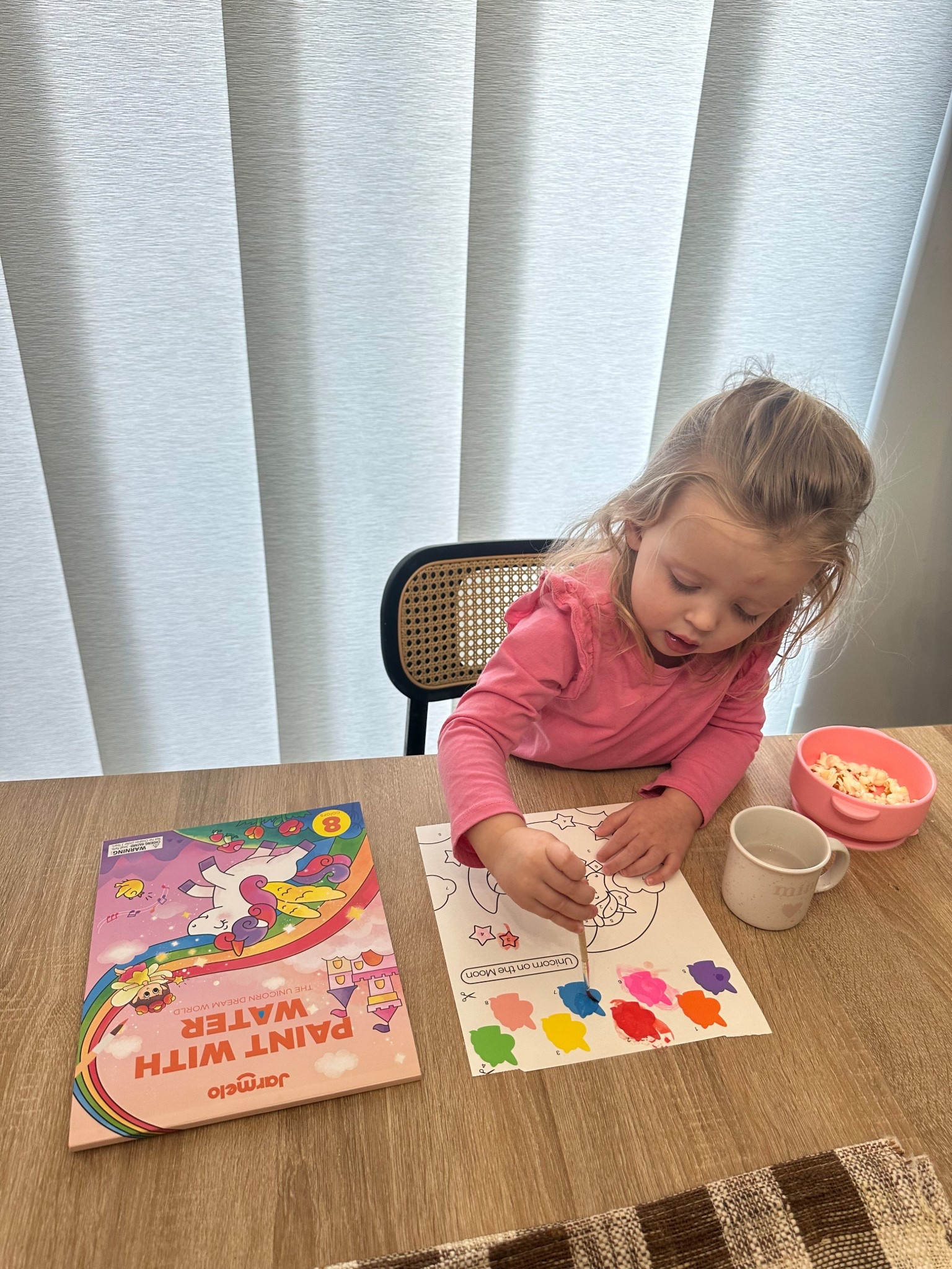 Easy, mess free toddler activity 💕

#kidsfashion #kidstyle #childrensfashion #kidsoutfit #littlefashionista #kidsootd #cuteandstylish #kidsfashiontrends #minifashion #stylishkids #kidswear #tinytrendsetters #kidsstreetstyle #fashionforkids #coolkidsfashion