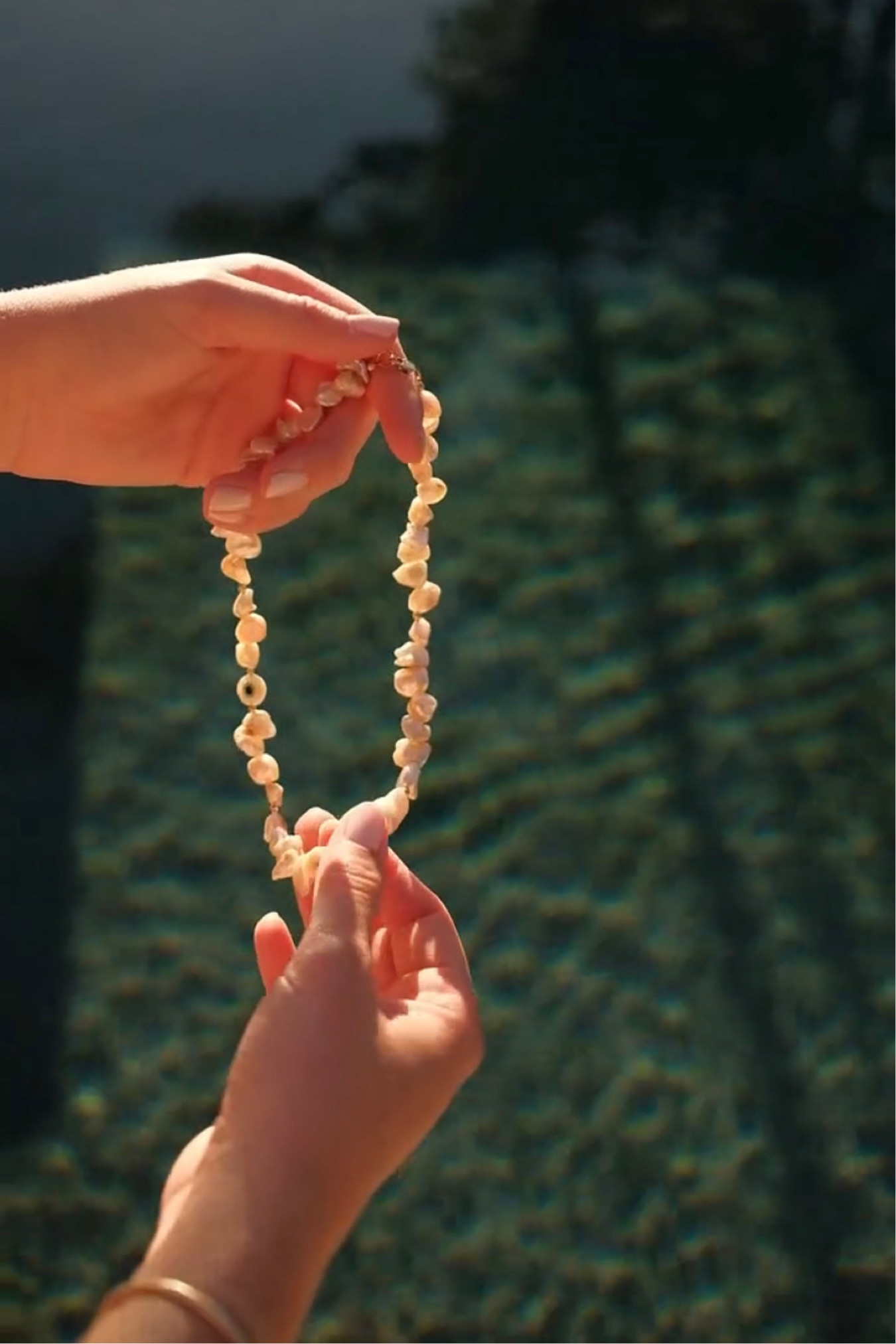 the most beautiful pearl necklace from @houseofolia  these pieces make a perfect gift for all ages  #houseofolia #houseofoliasociety #housefoliastyled 

#LTKGiftGuide #LTKtravel #LTKHoliday