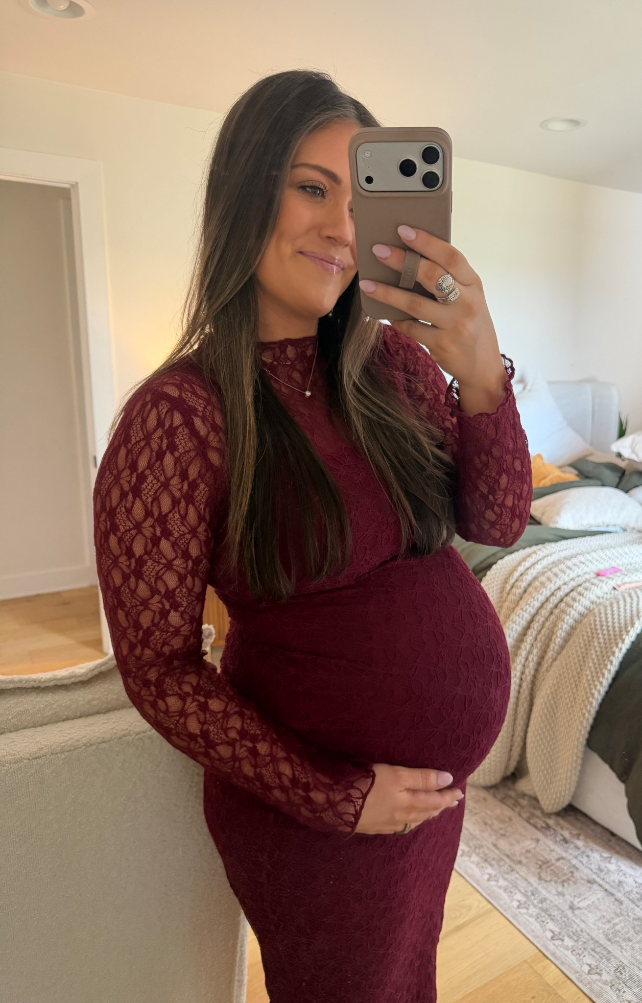 Loveeee the lace detail on this dress 😍 