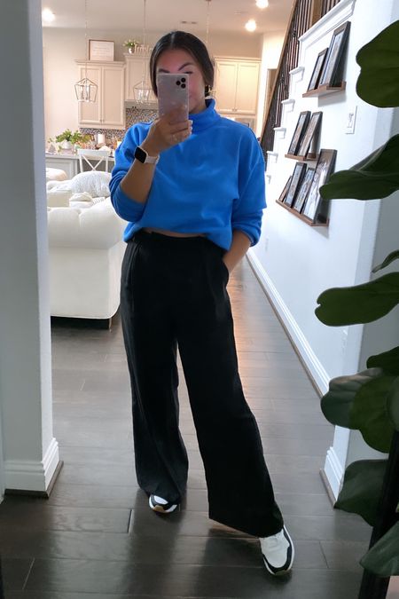 Todays casual outfit
Royal blue sweatshirt, medium from Calia fitness
Wide leg pants, regular length from Abercrombie 