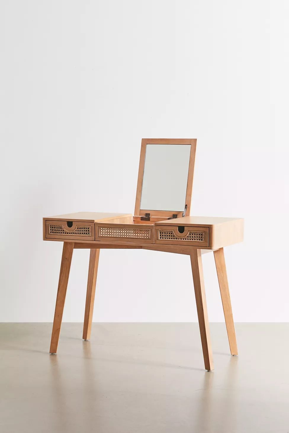 Marte Vanity | Urban Outfitters (US and RoW)