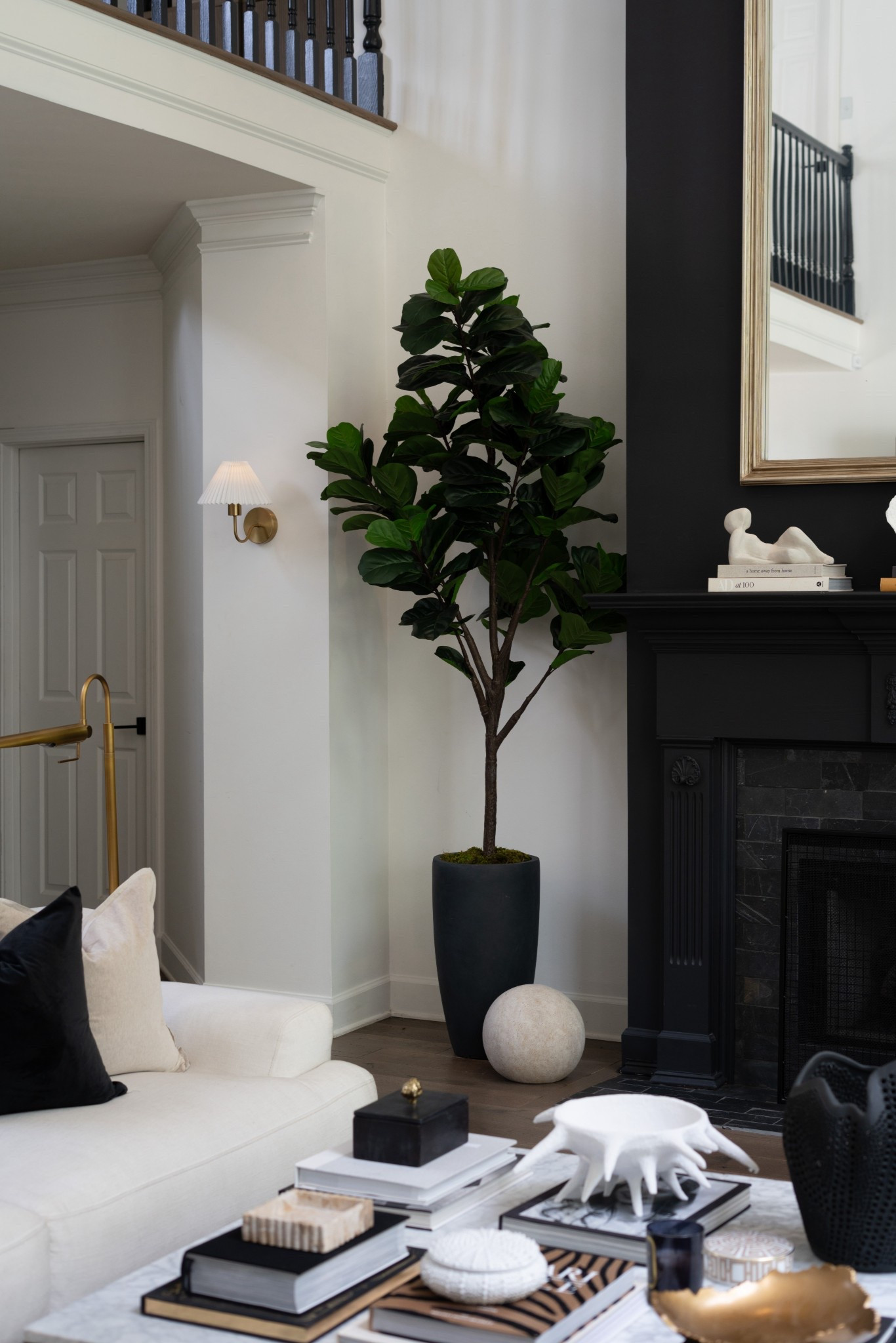 Modern classic living room decor.


#LTKHome #LTKSummerEdit #LTKStyleTip