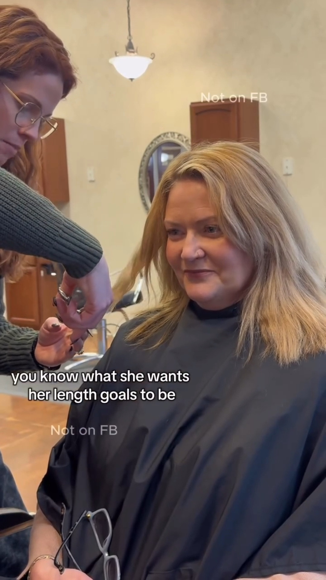 I was SO confused when this client came in. 

But trust me when I say looks can be deceiving! As soon as I began working with her hair, I KNEW the potential her hair had. Curly hair comes in so many different textures and this one is one that I’m very familiar with as my curly (yes, CURLY) hair dries super similarly!

Texture is texture and when I say the curls delivered 🤌 My gosh. 

This just proves that curls can behave VERY differently without the proper tools… and by tools I mean products. 

Comment “LOCKS”  and I’ll DM you a link to some of my favorite curly hair products!
.
.
.
#topvideoof2025
#curlyhaircontent
#curlspecialist
#hairstyles
#curlyhairinspo