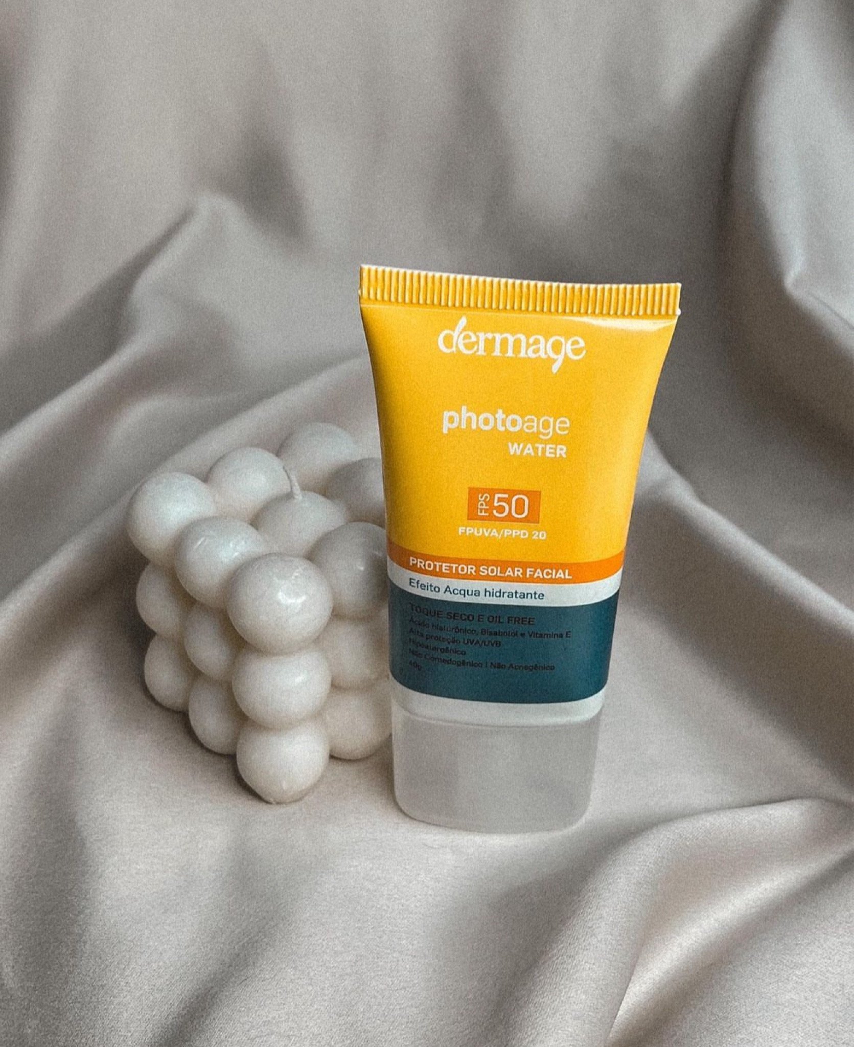 oi oi oi, estou chamando sua atenção para conhecer o meu novo protetor solar favorito.
Está procurando um protetor solar super fluido, que não resseca e também não deixa a pele oleosa? É esse.
Quer um protetor solar que não esfarele, se comporte muito bem sob a maquiagem e não deixe filtro branco? Esse aqui também.
Não tenho mais o que dizer, apenas o topo do meu pódio para ele.

#LTKbrasil #LTKbeauty #LTKfindsunder50