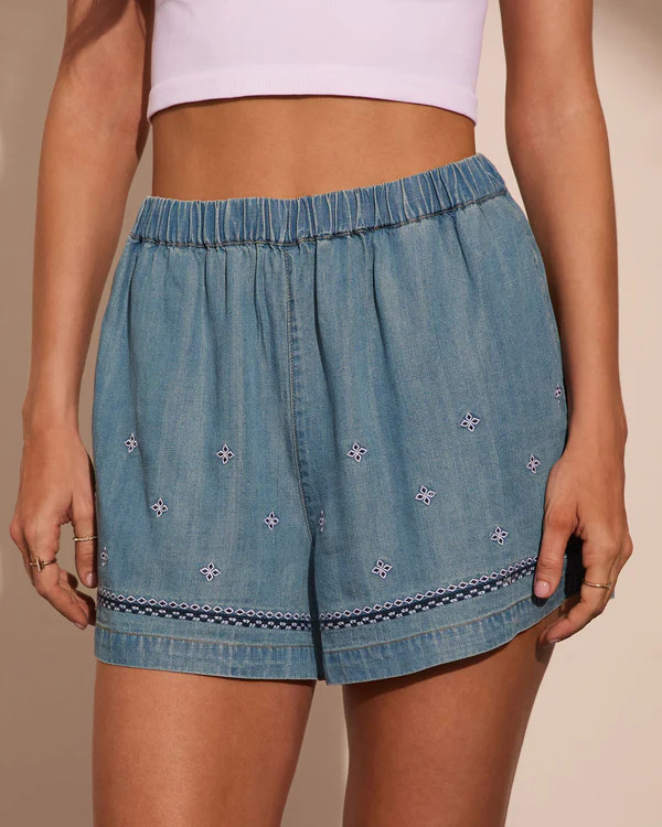 Coastal Weekend Embroidered Chambray Shorts | VICI